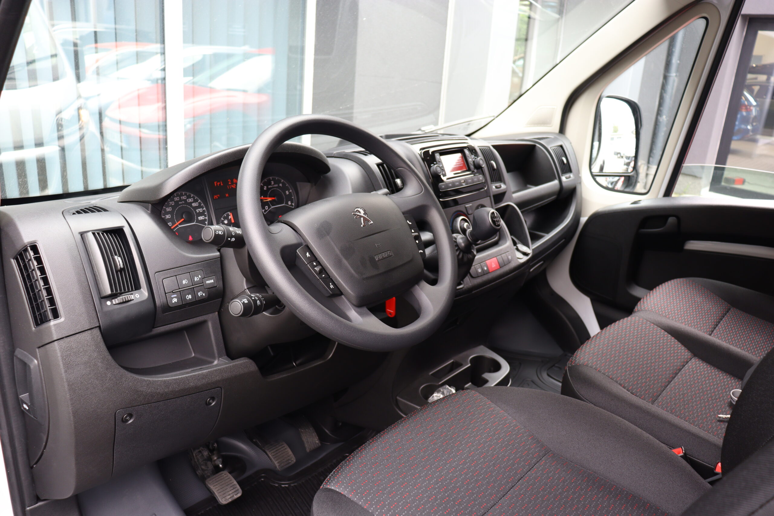 Krátkodobý i dlouhodobý pronájem vozu Boxer L4H2