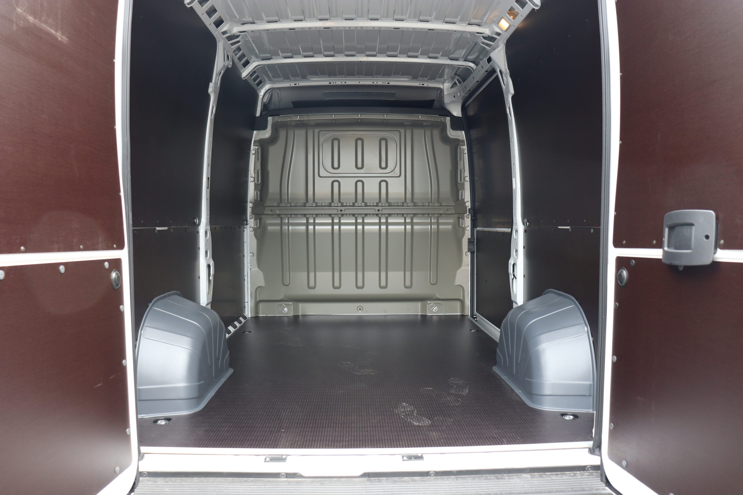 Krátkodobý i dlouhodobý pronájem vozu Boxer L2H2