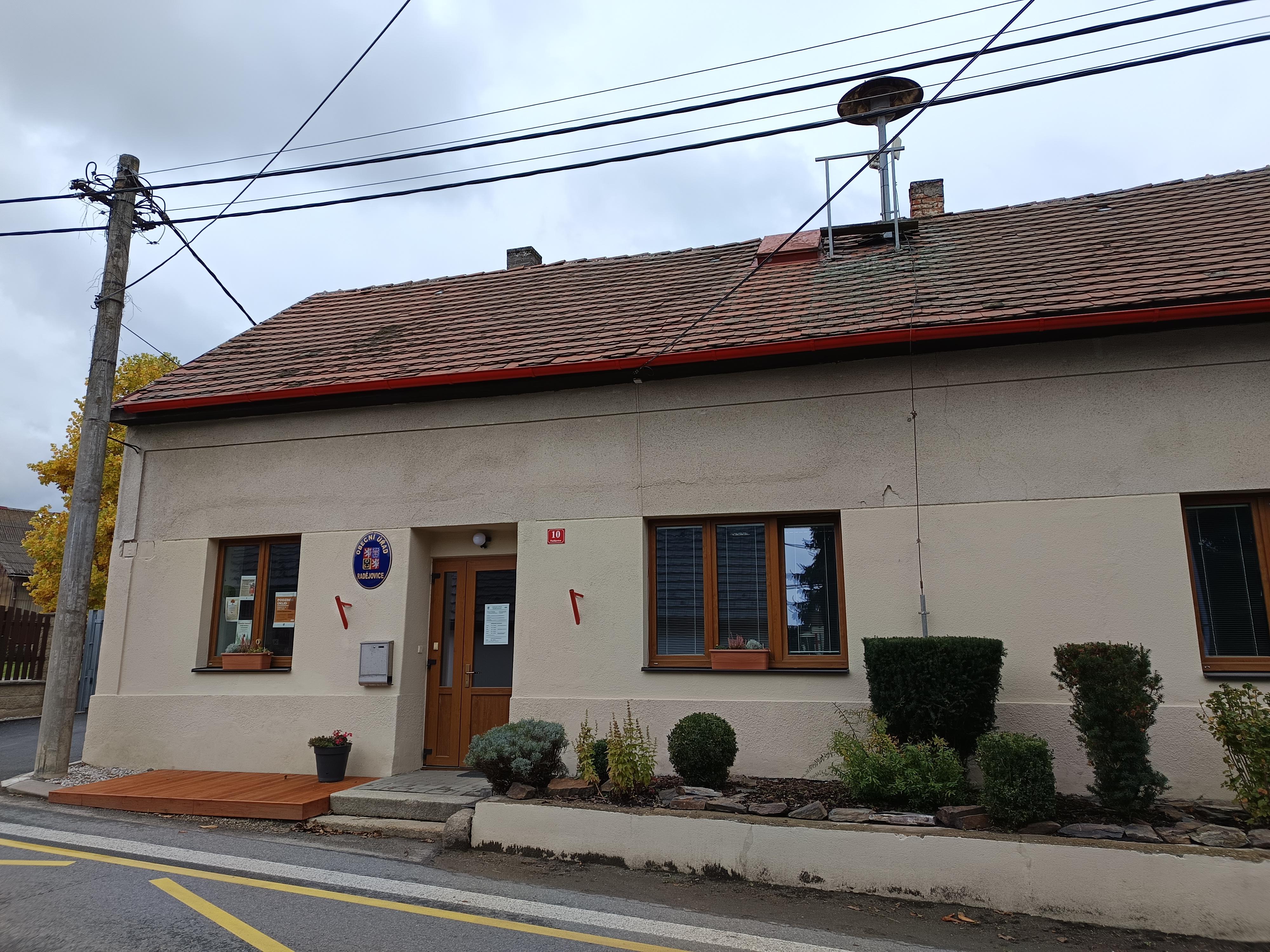 Radějovice - obecní úřad foto 2
