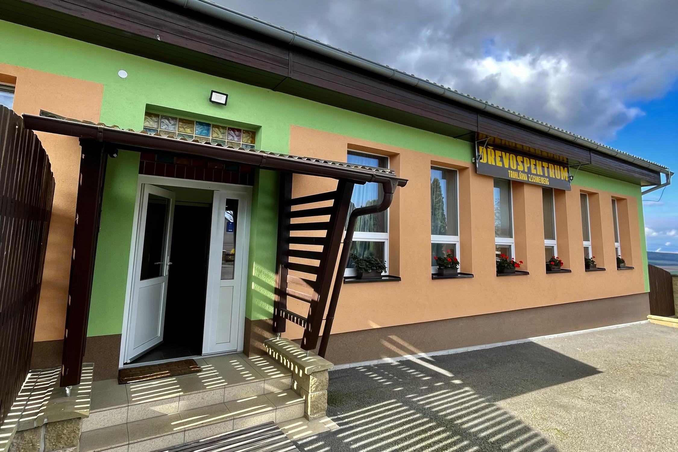 DŘEVOSPEKTRUM - TRUHLÁRNA