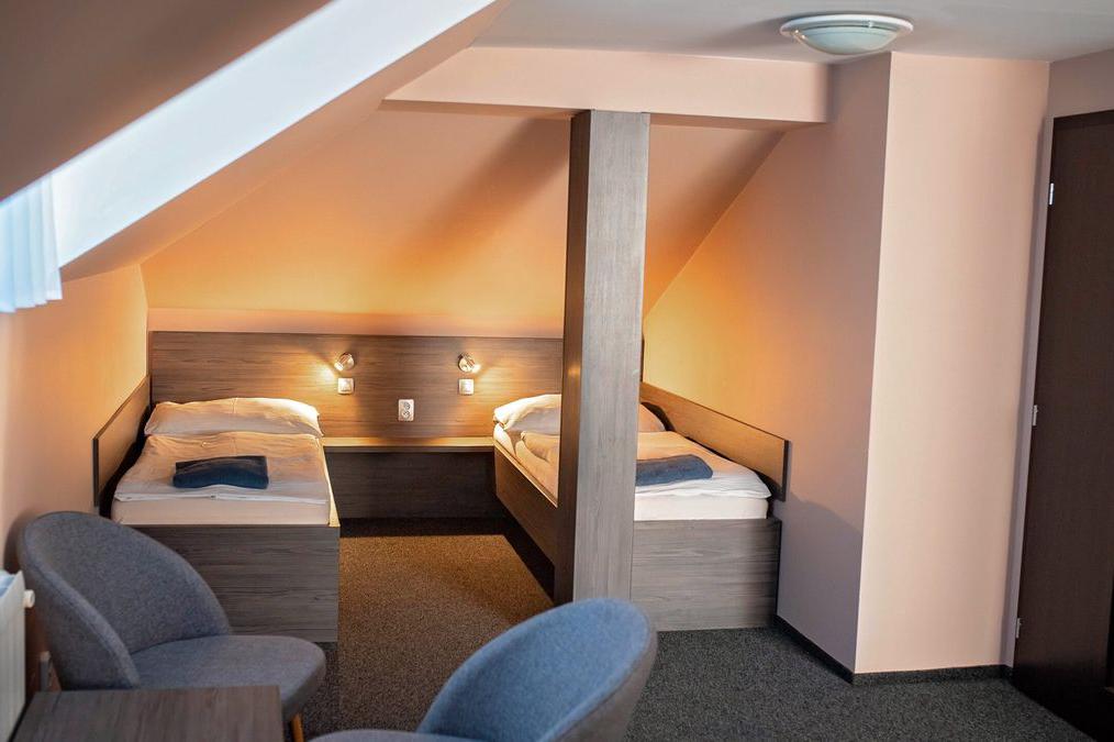 Ubytování ve čtyřlůžkovém pokoji, Hotel Almond