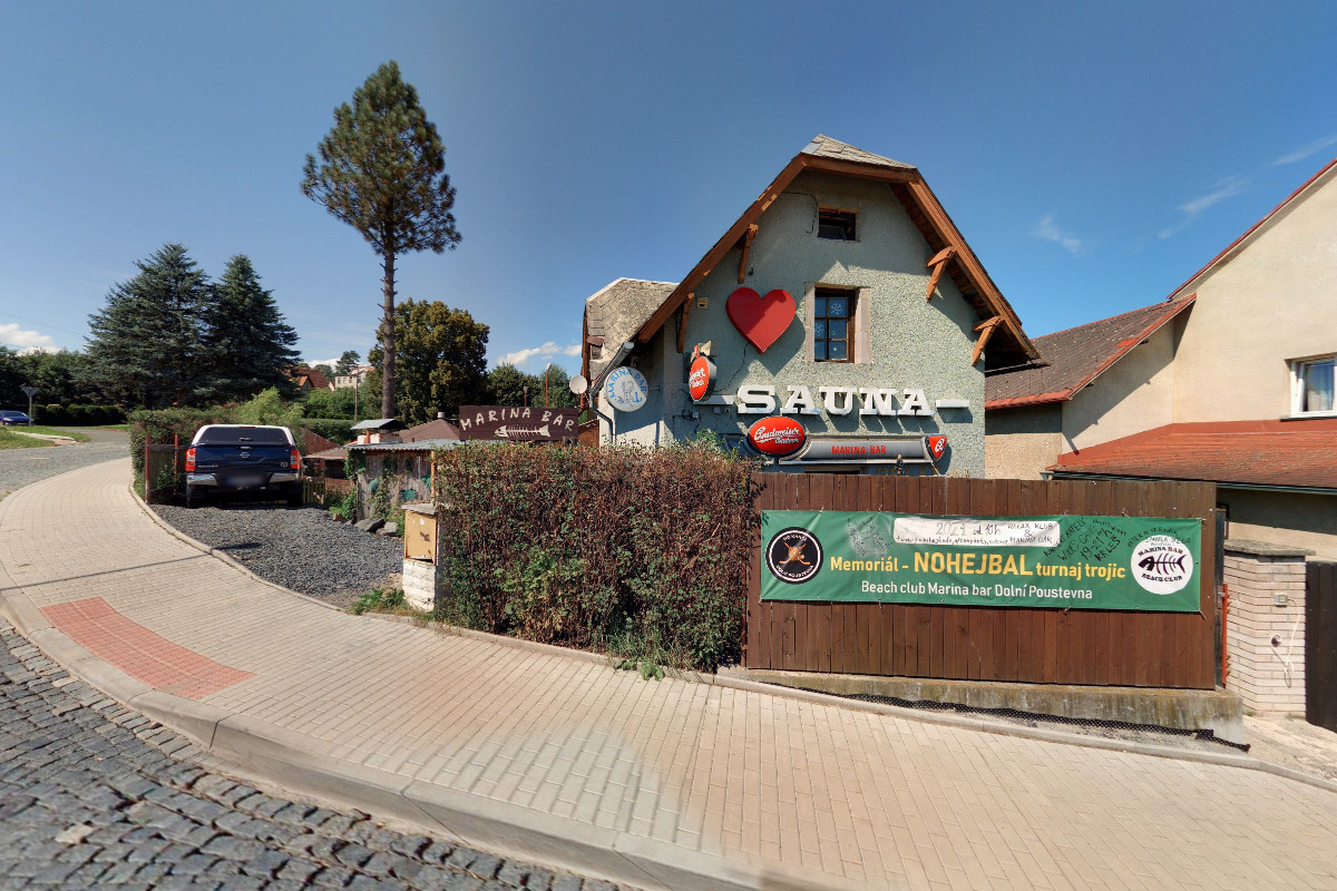 Relax klub & Marina bar