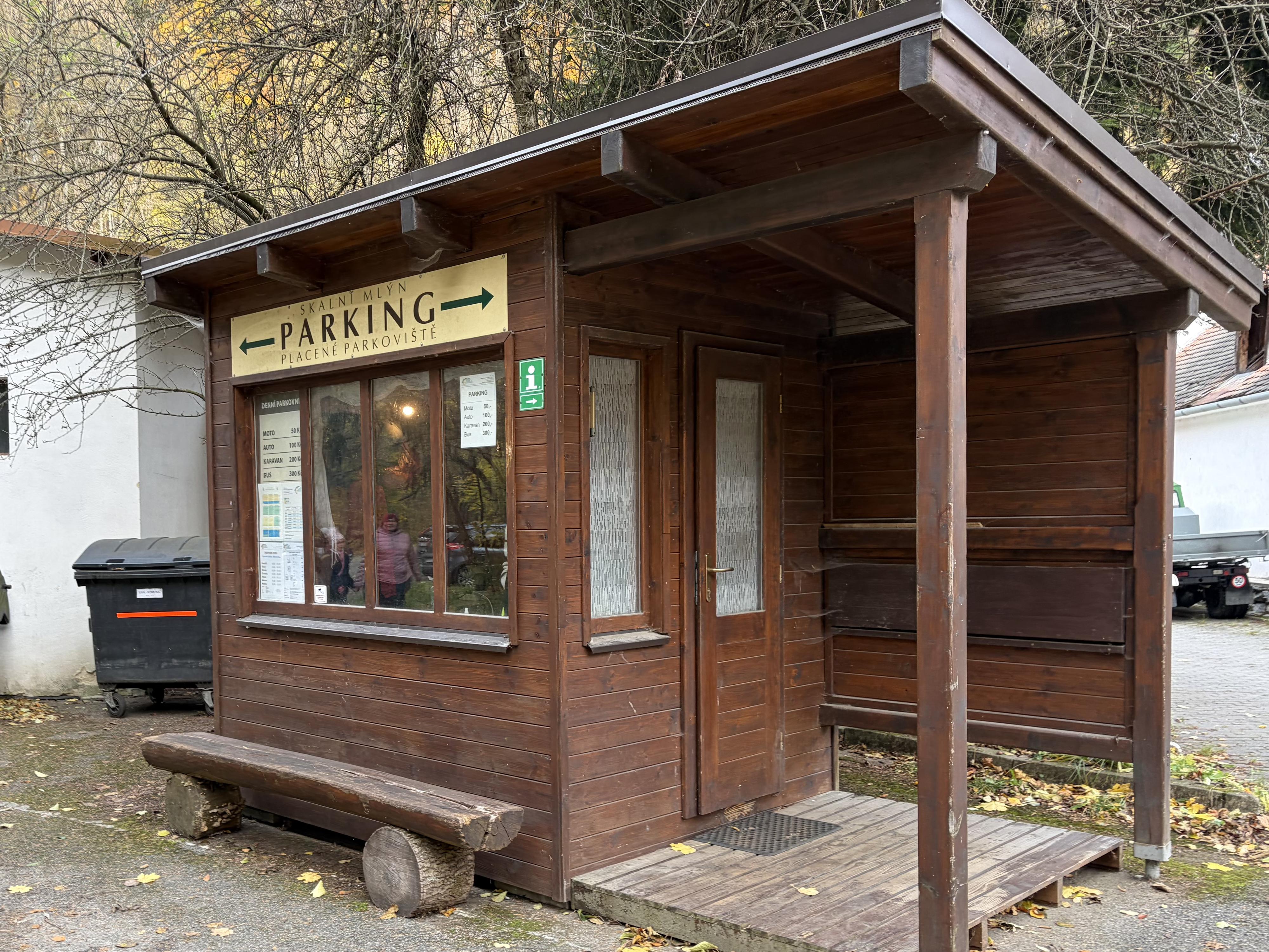 Parkoviště Skalní mlýn foto 3