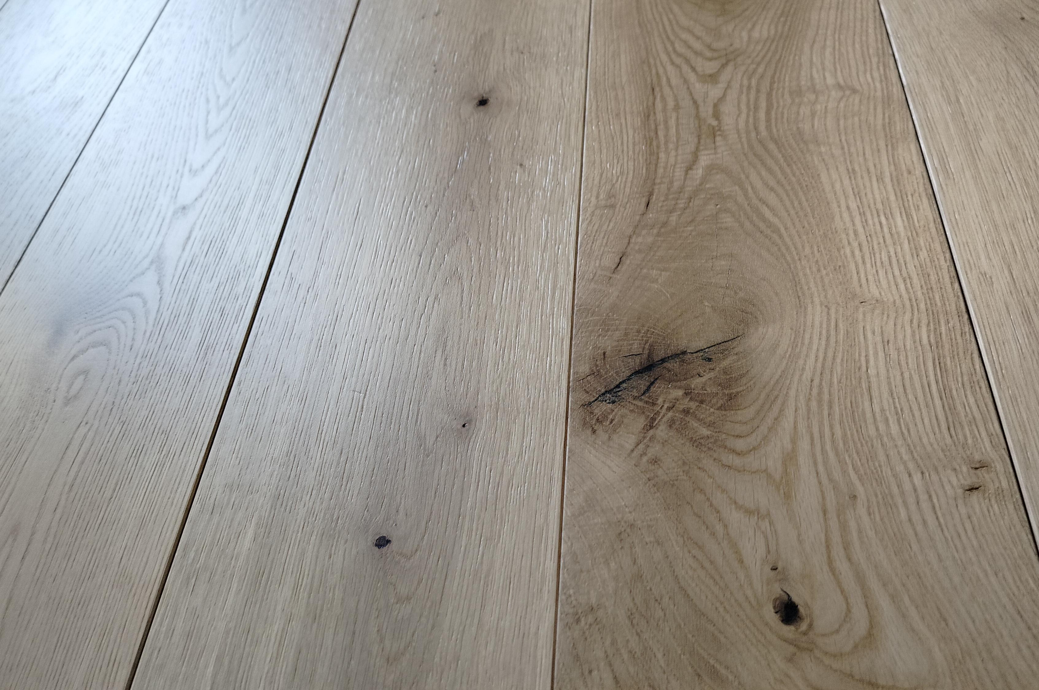 Masivní dřevěná podlaha DUB