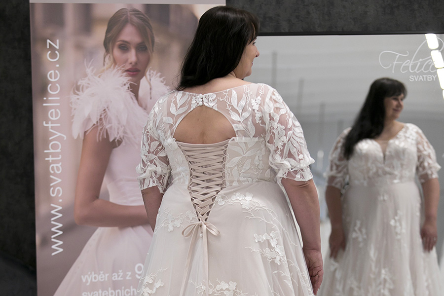 Svatební šaty plus size - velikosti 48 - 56