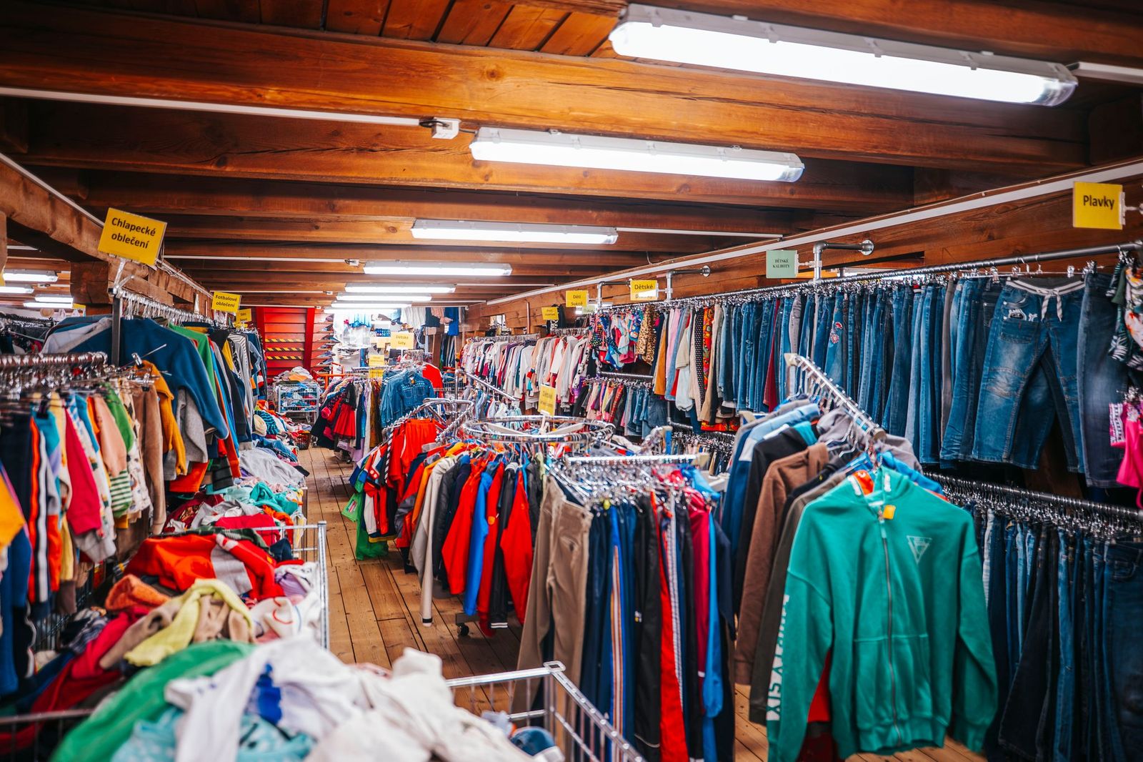 H&B Švýcarský Secondhand Praha foto 3