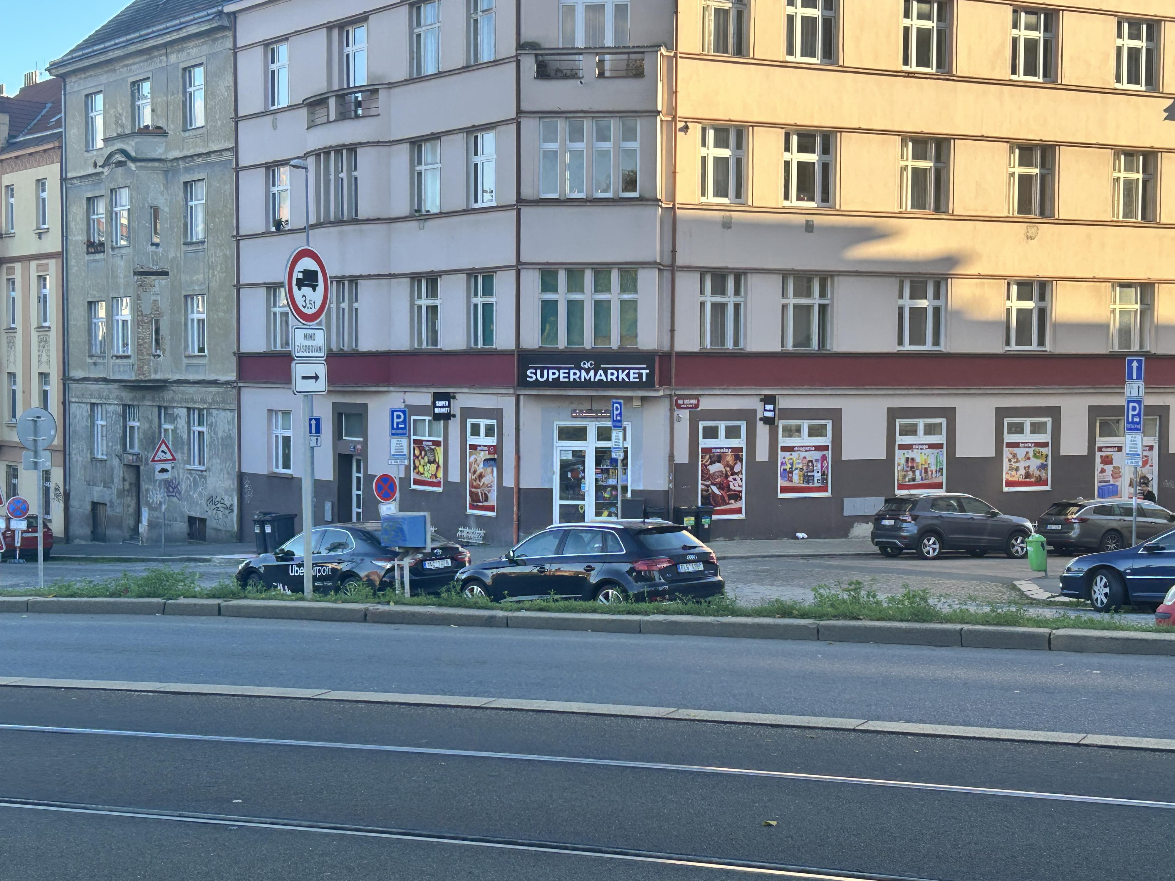 QC Supermarket foto 4