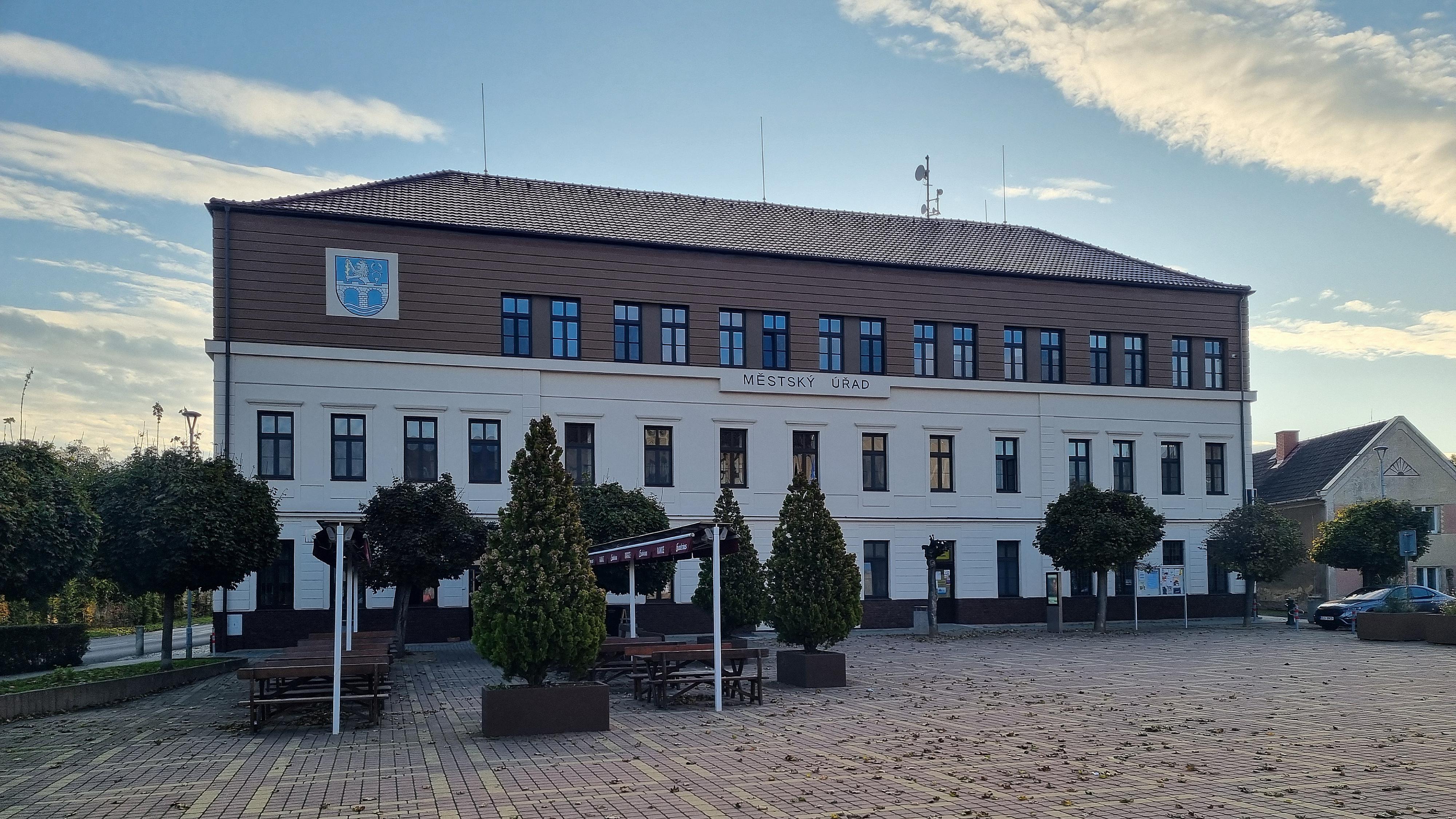 Bohušovice nad Ohří - městský úřad foto 5