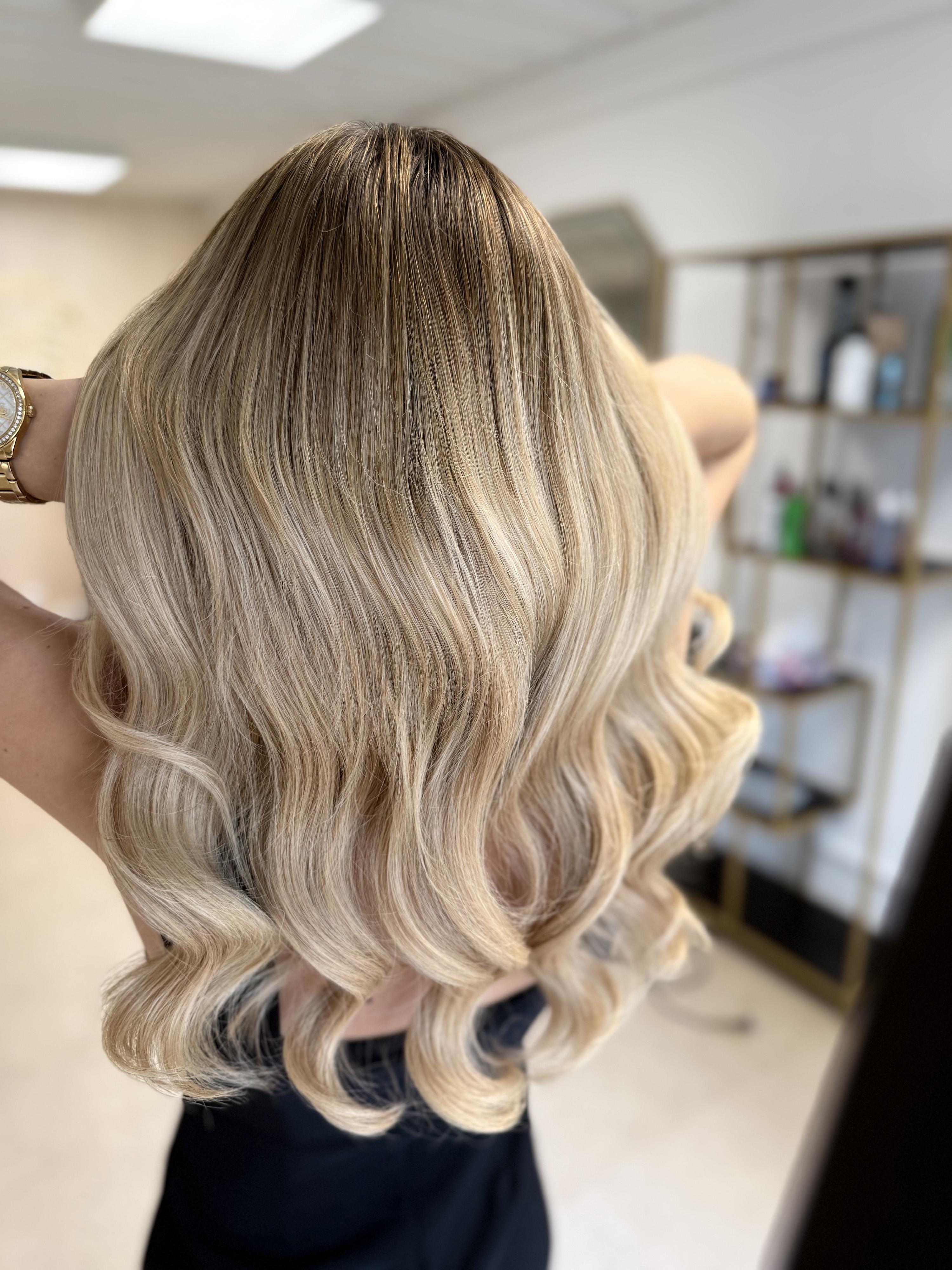 Prodlužování vlasů trvanlivé neviditelné pásky