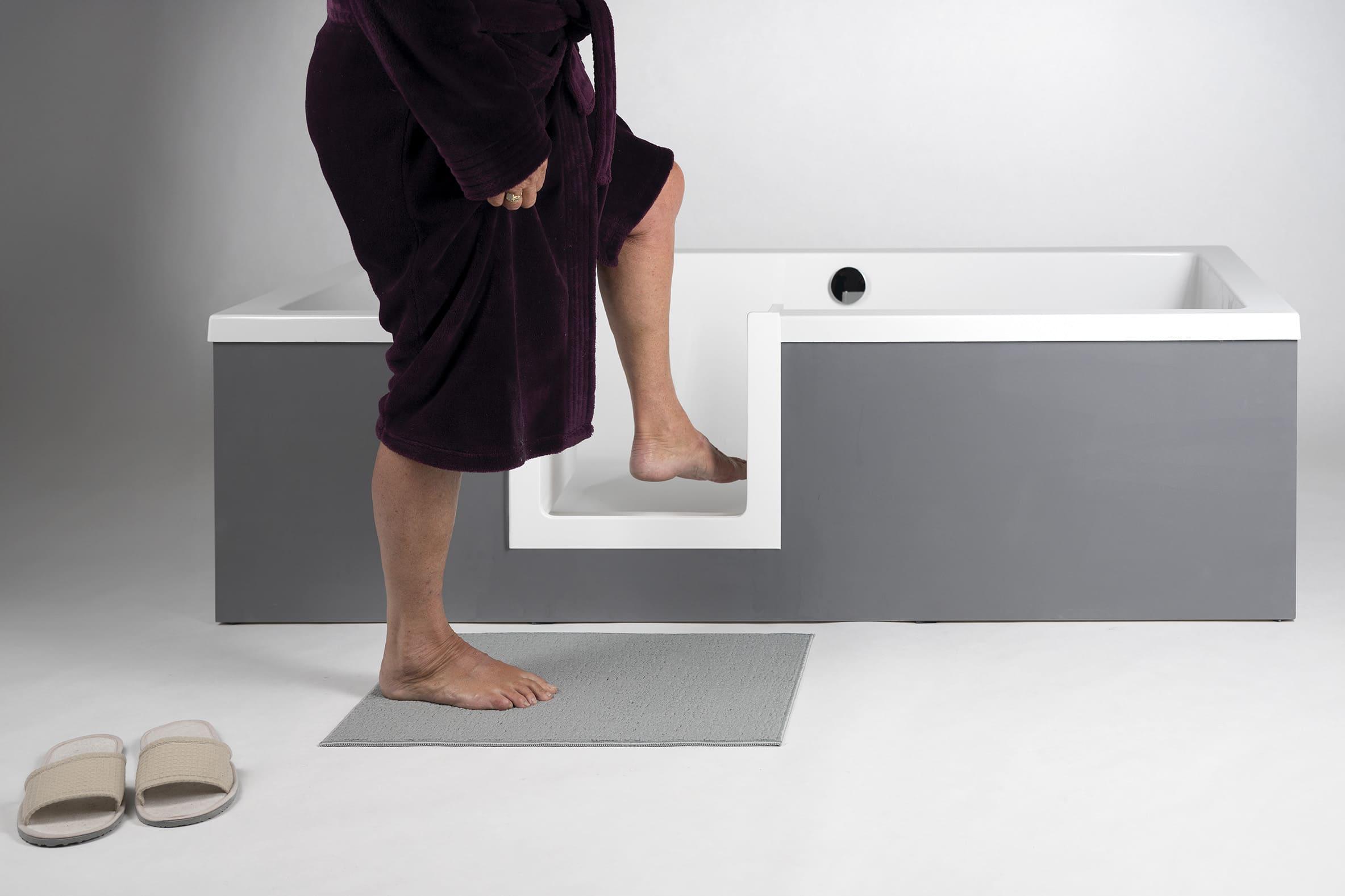 Dvířka do vany na míru včetně montáže