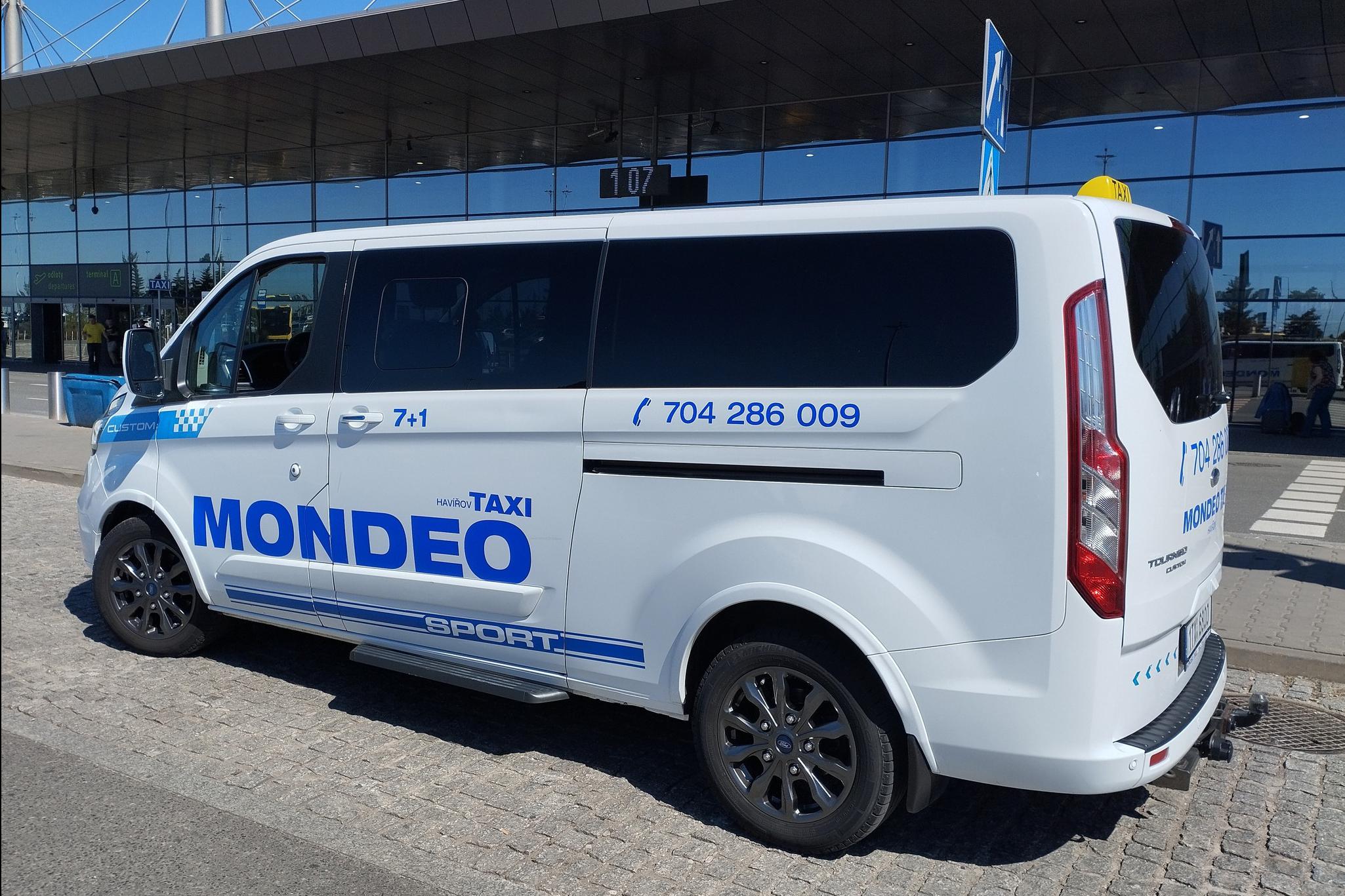 Nákladní taxi. Rozměry 270cm délka,šířka120-170.