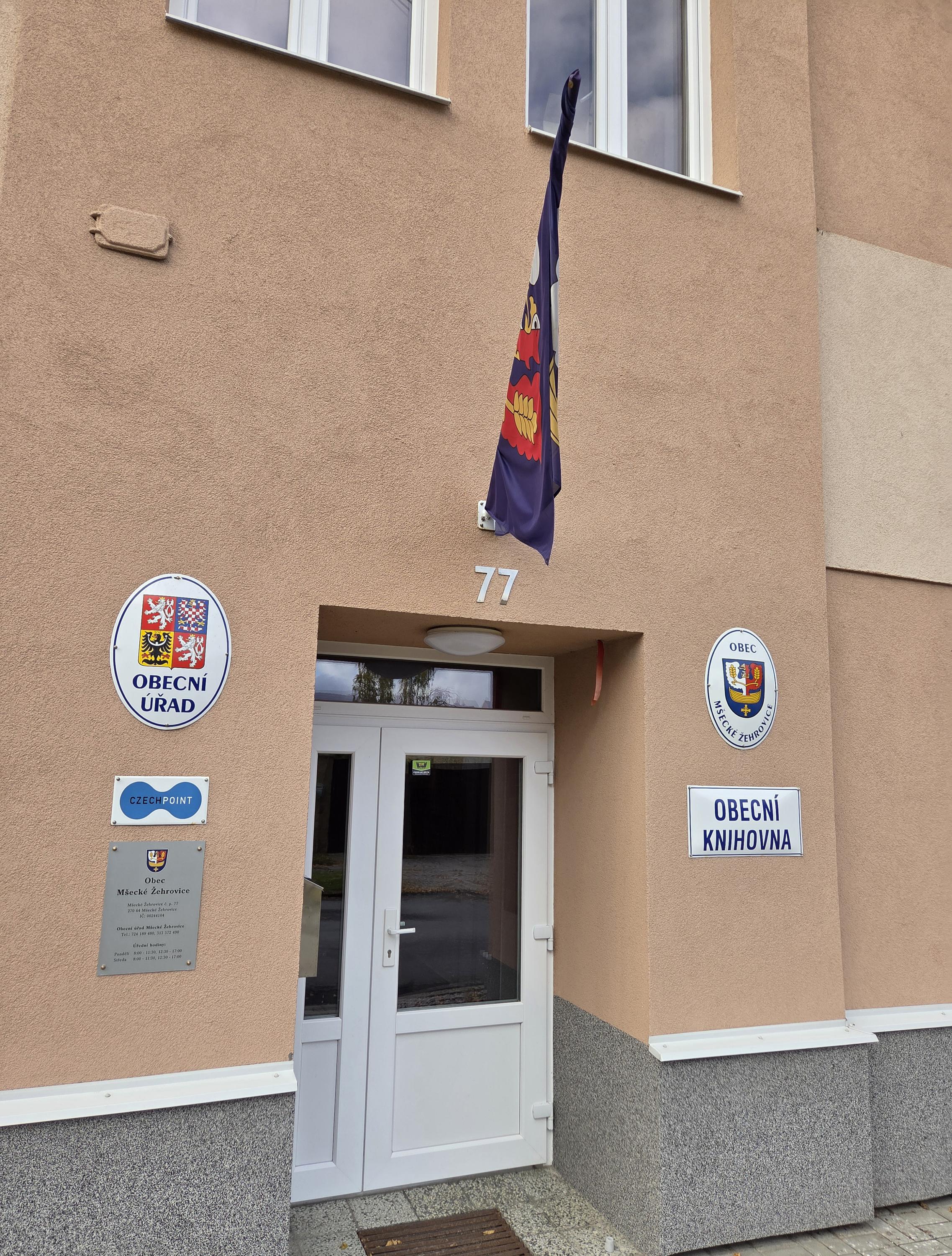 Mšecké Žehrovice - obecní úřad foto 2