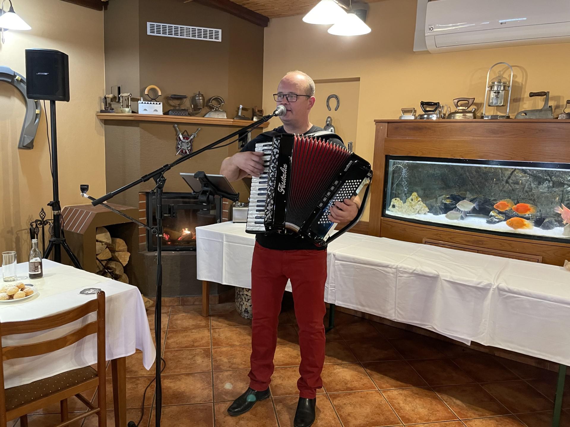 Harmonikář Ivo Gabrhelík foto 2