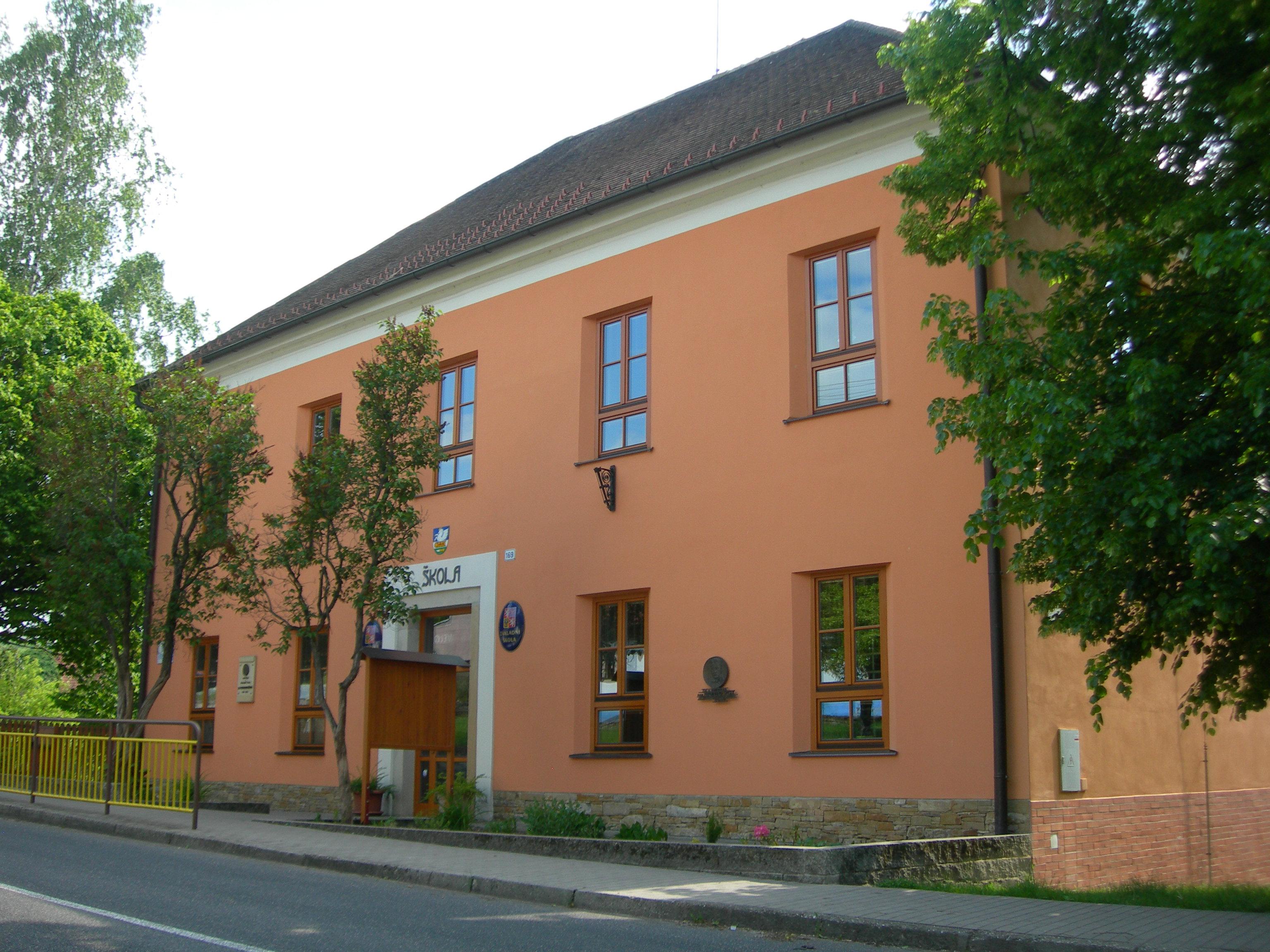 Místní knihovna Komňa