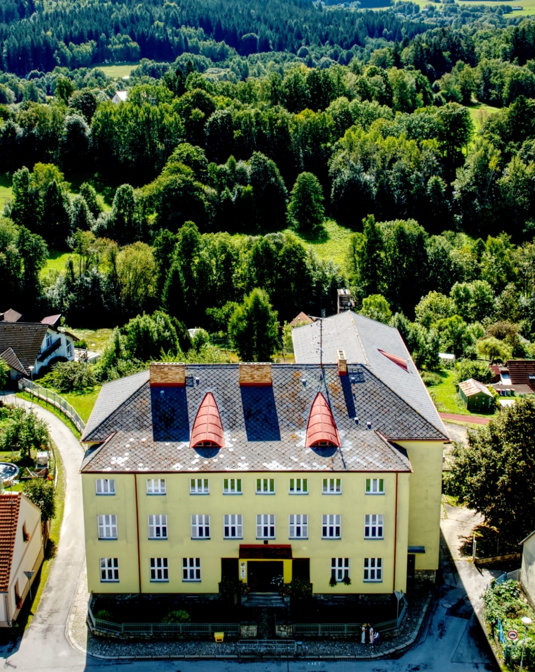 ZŠ a MŠ Benešov nad Černou foto 3