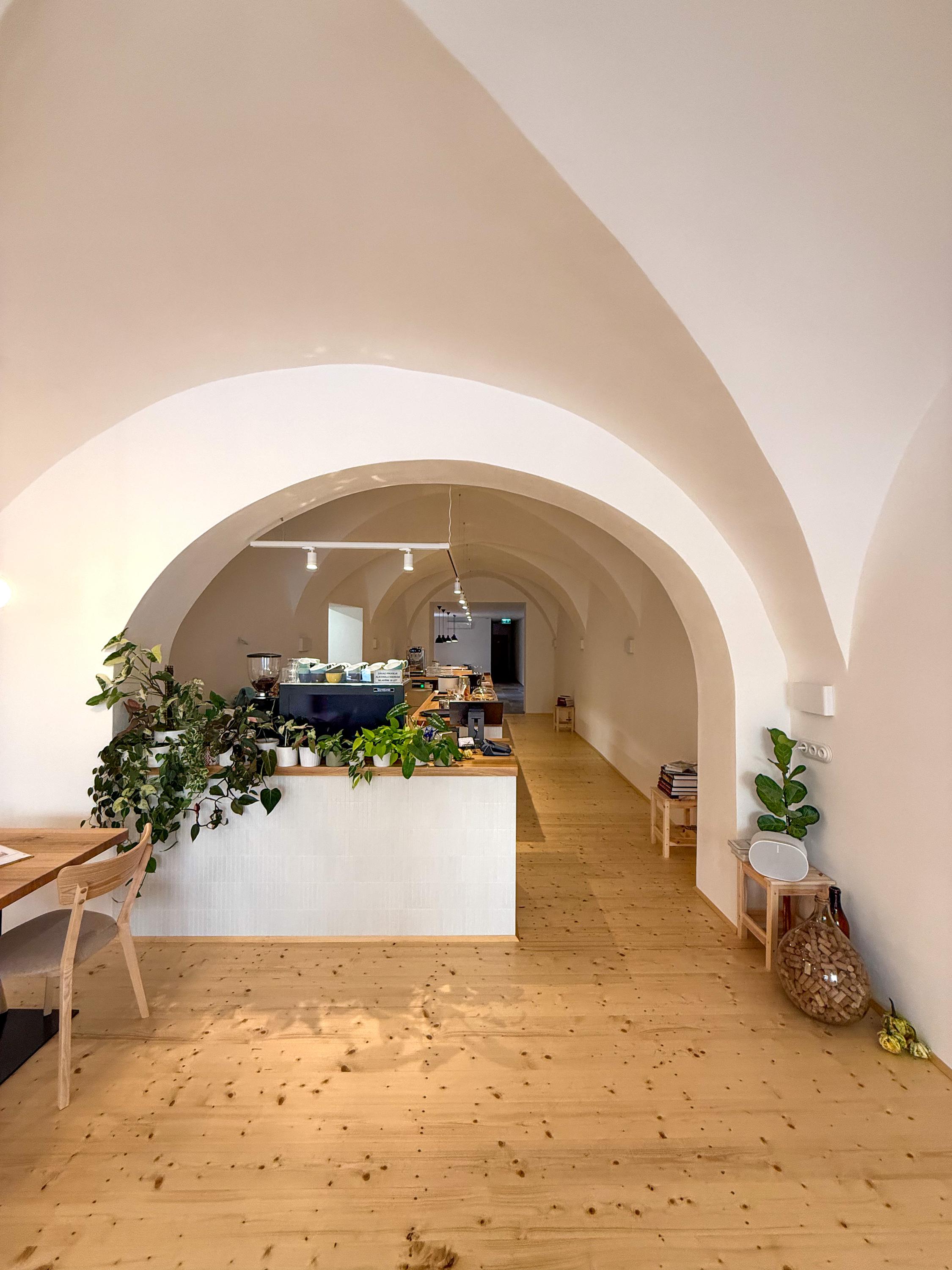 LONT winebar & kavárna foto 4