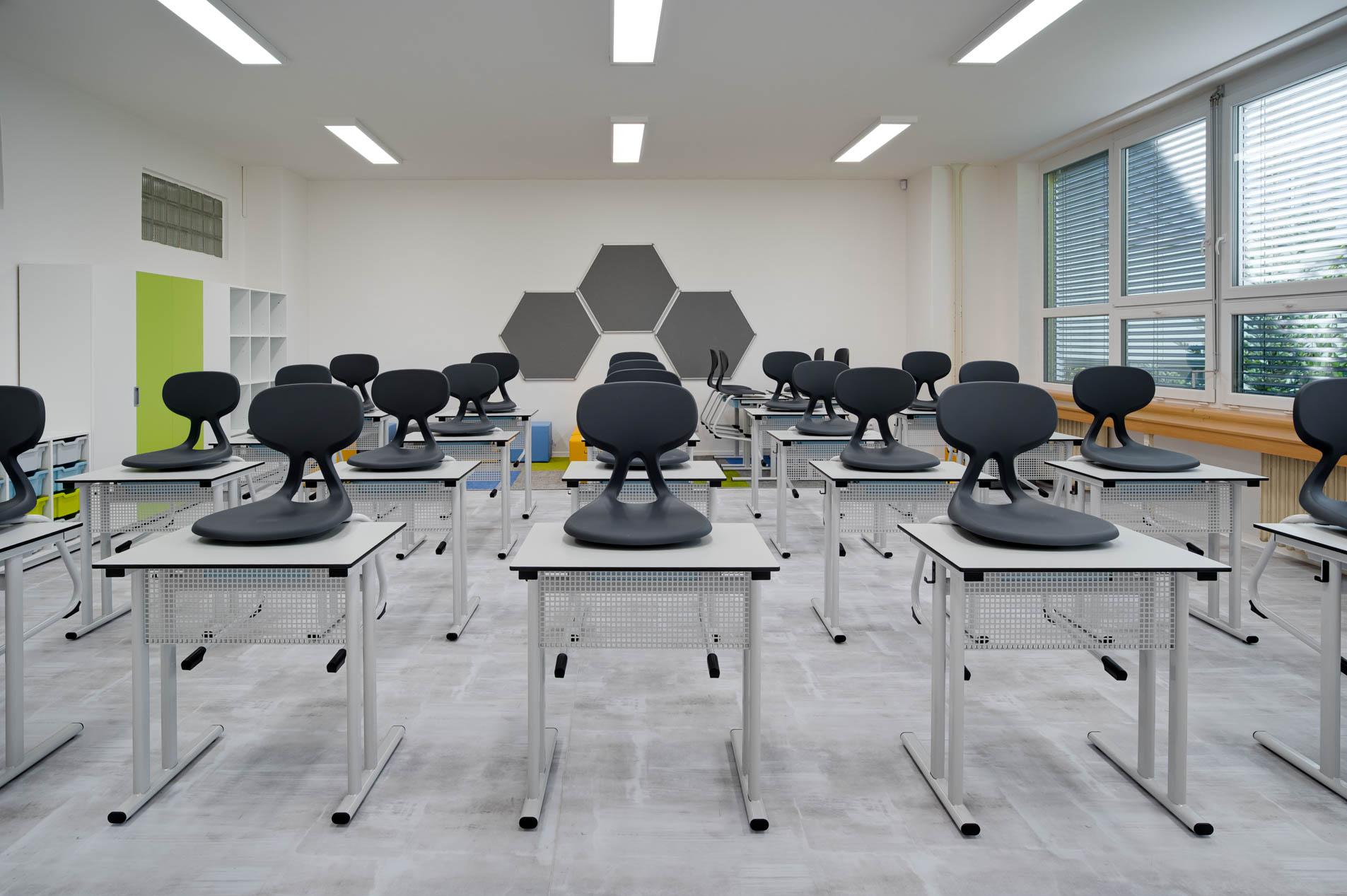 Moderní škola - výroba školního nábytku