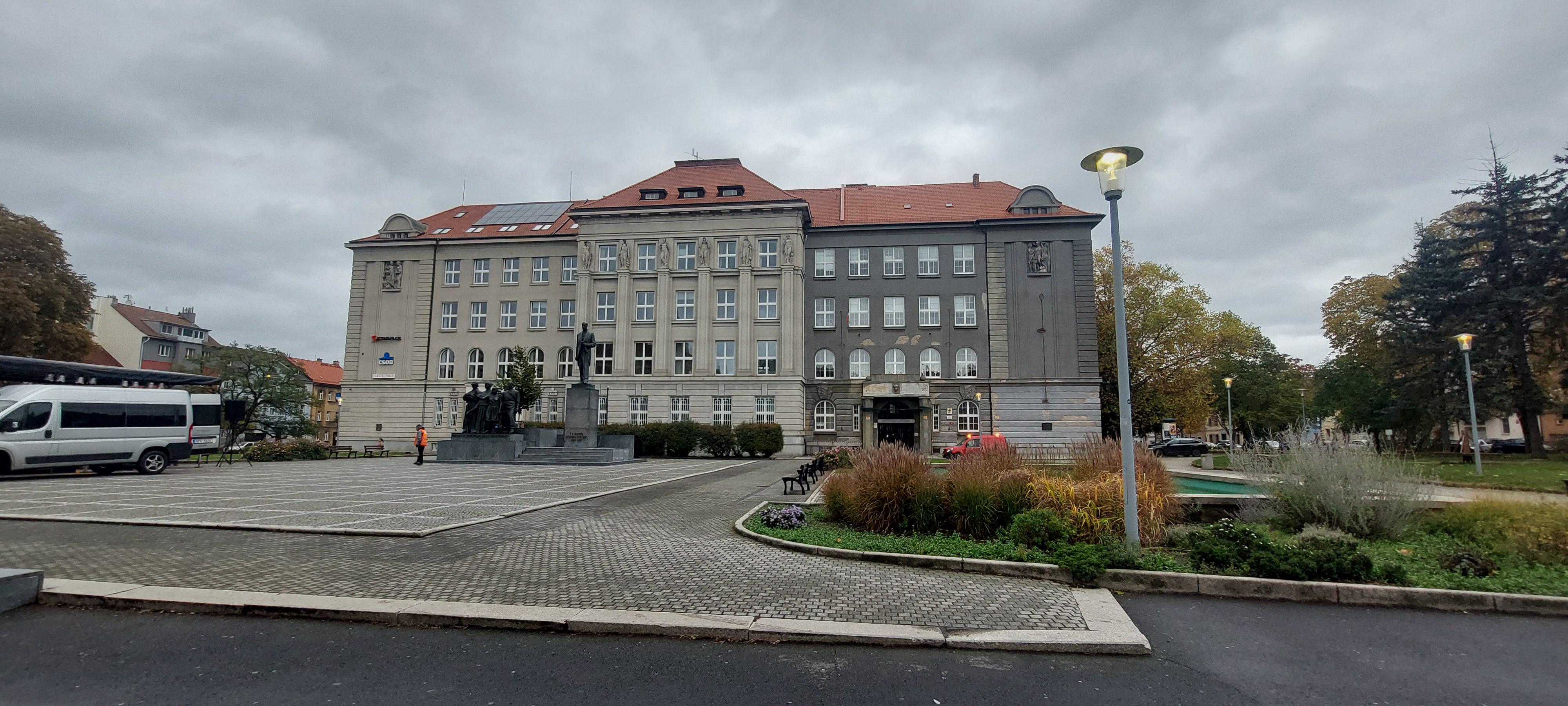 Obchodní akademie, Plzeň, náměstí T. G. Masaryka 13 foto 2
