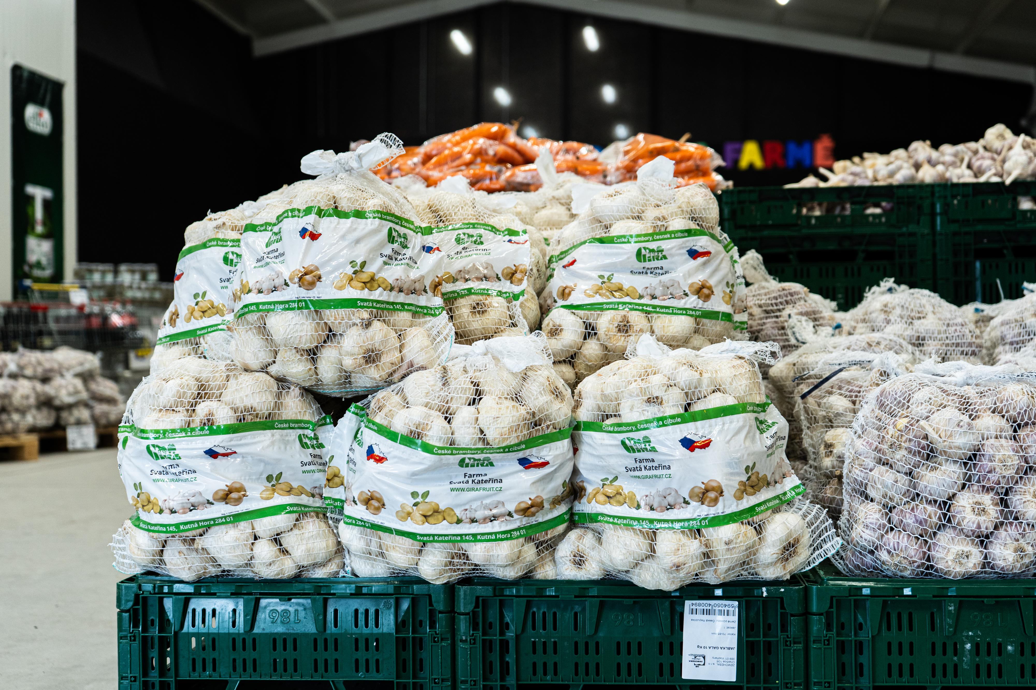 GIRA fruit, s.r.o. - Farmářská prodejna foto 3