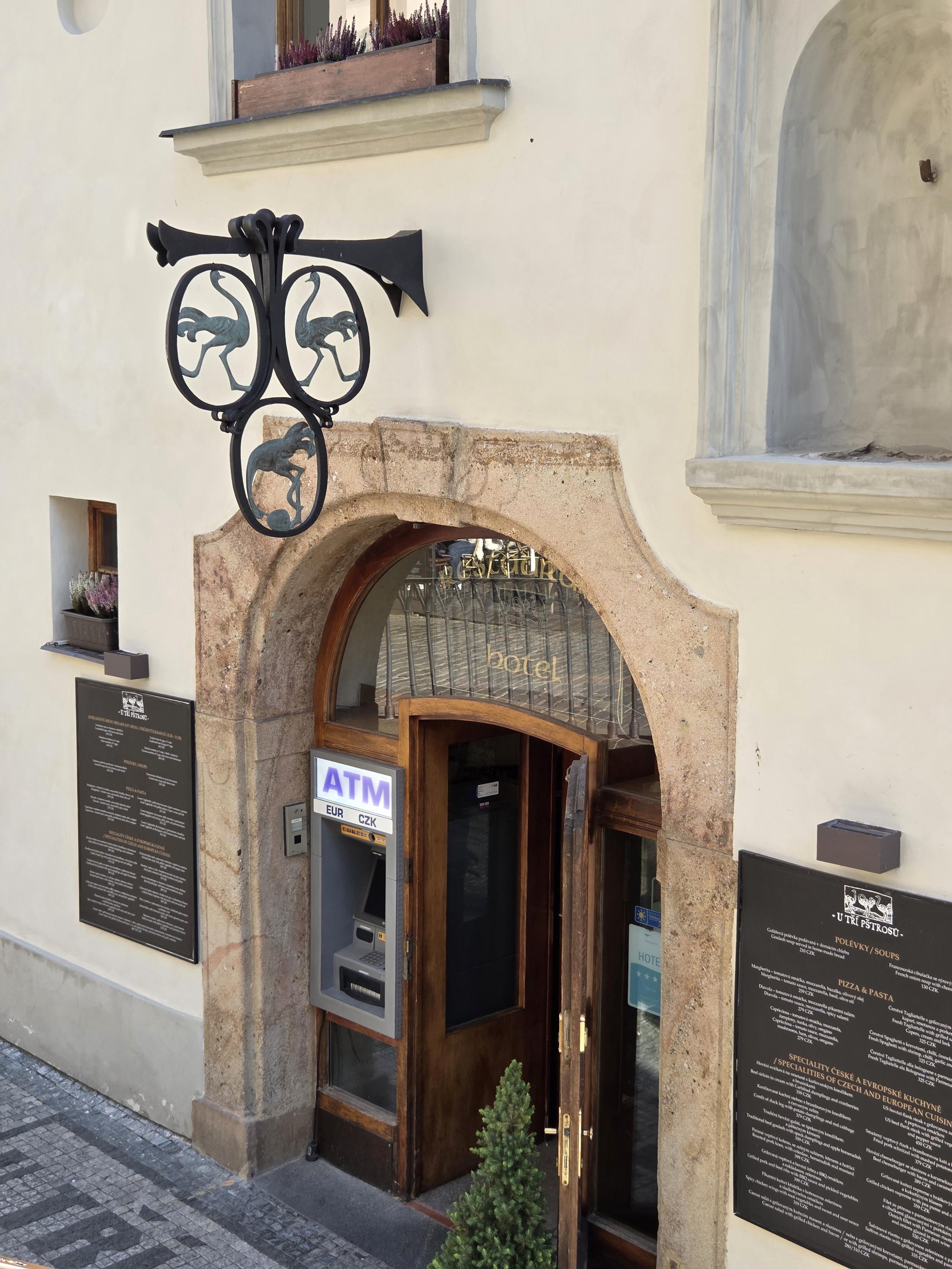 Restaurace hotelu U tří pštrosů foto 3
