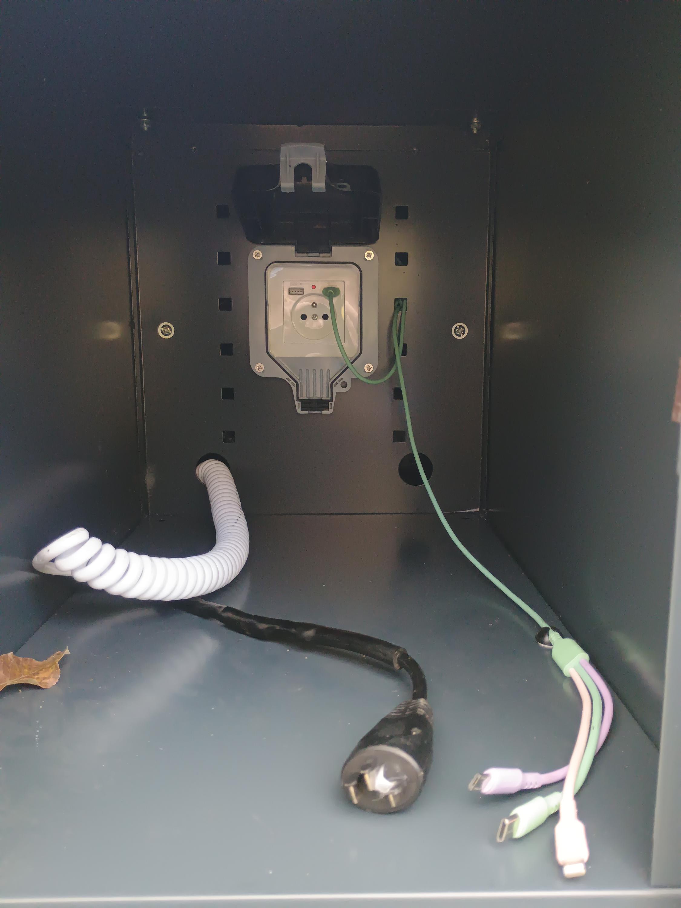 Nabíjecí stanice pro elektrokola a mobilní zařízení Etron Czech s.r.o. foto 4