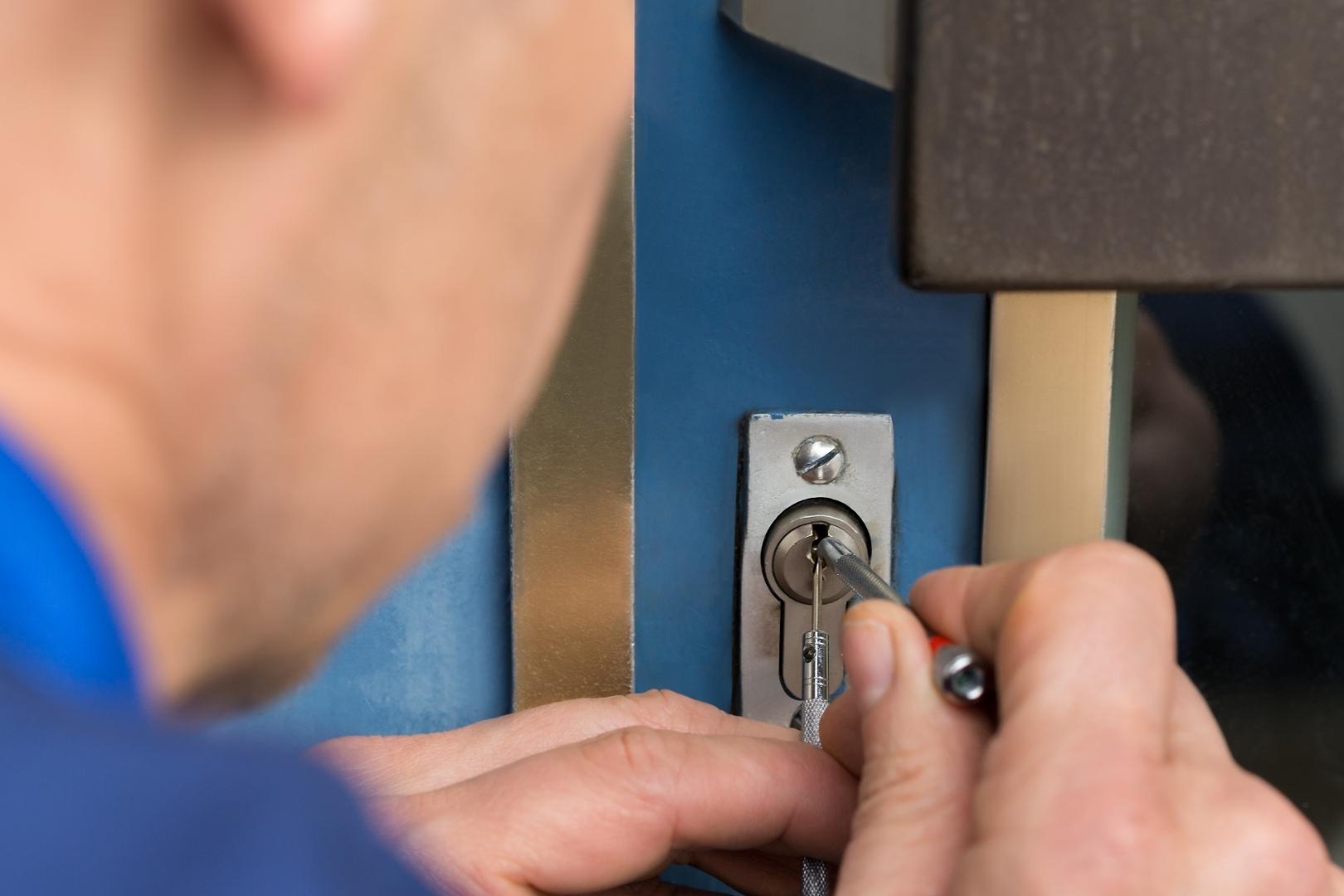 Otevření zabouchnutých dveří LEVNĚ