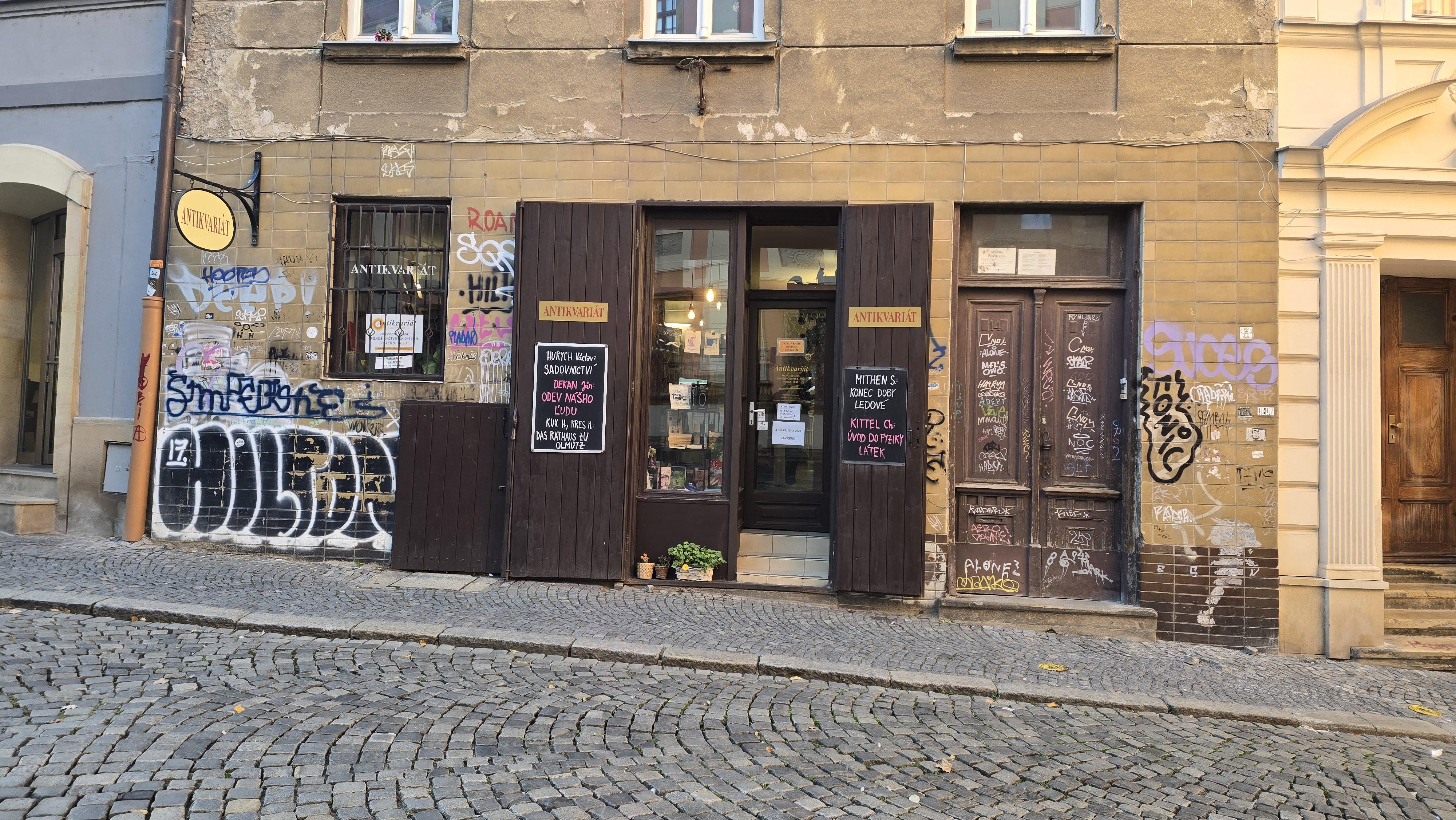 Antikvariát Olomouc foto 3