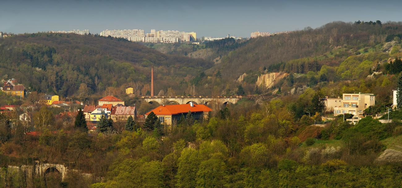 Základní škola Pod Žvahovem foto 2