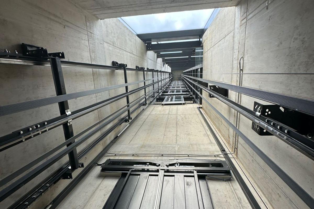 Profesionální čištění a mytí výtahů, výtahových šachet