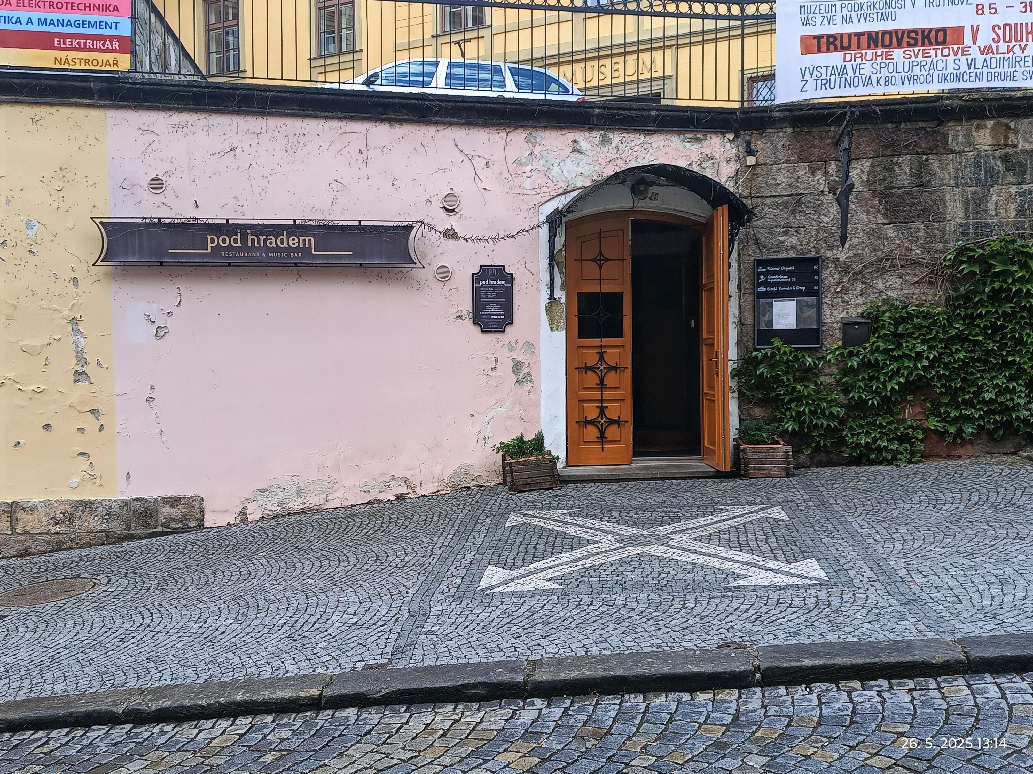 Restaurace a Music bar Pod Hradem foto 5