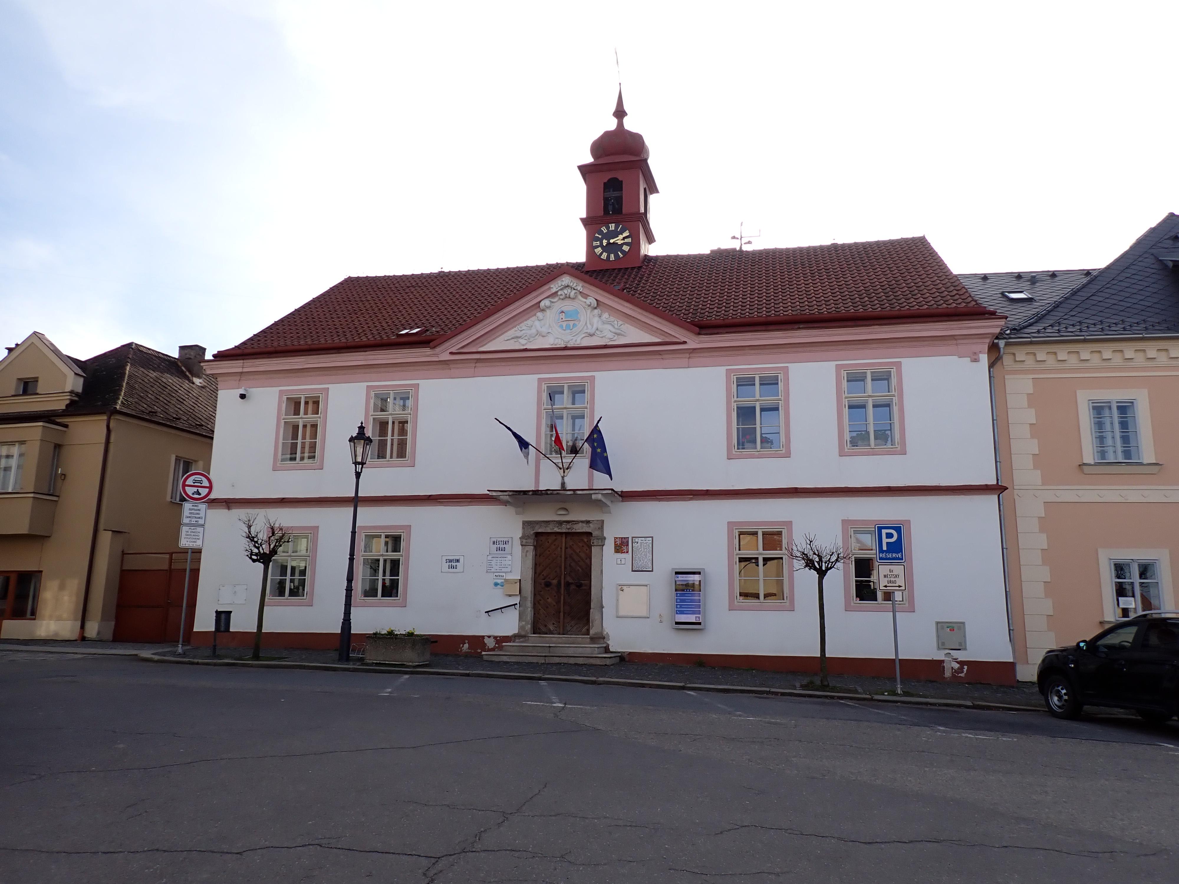 Týnec nad Labem - městský úřad foto 3