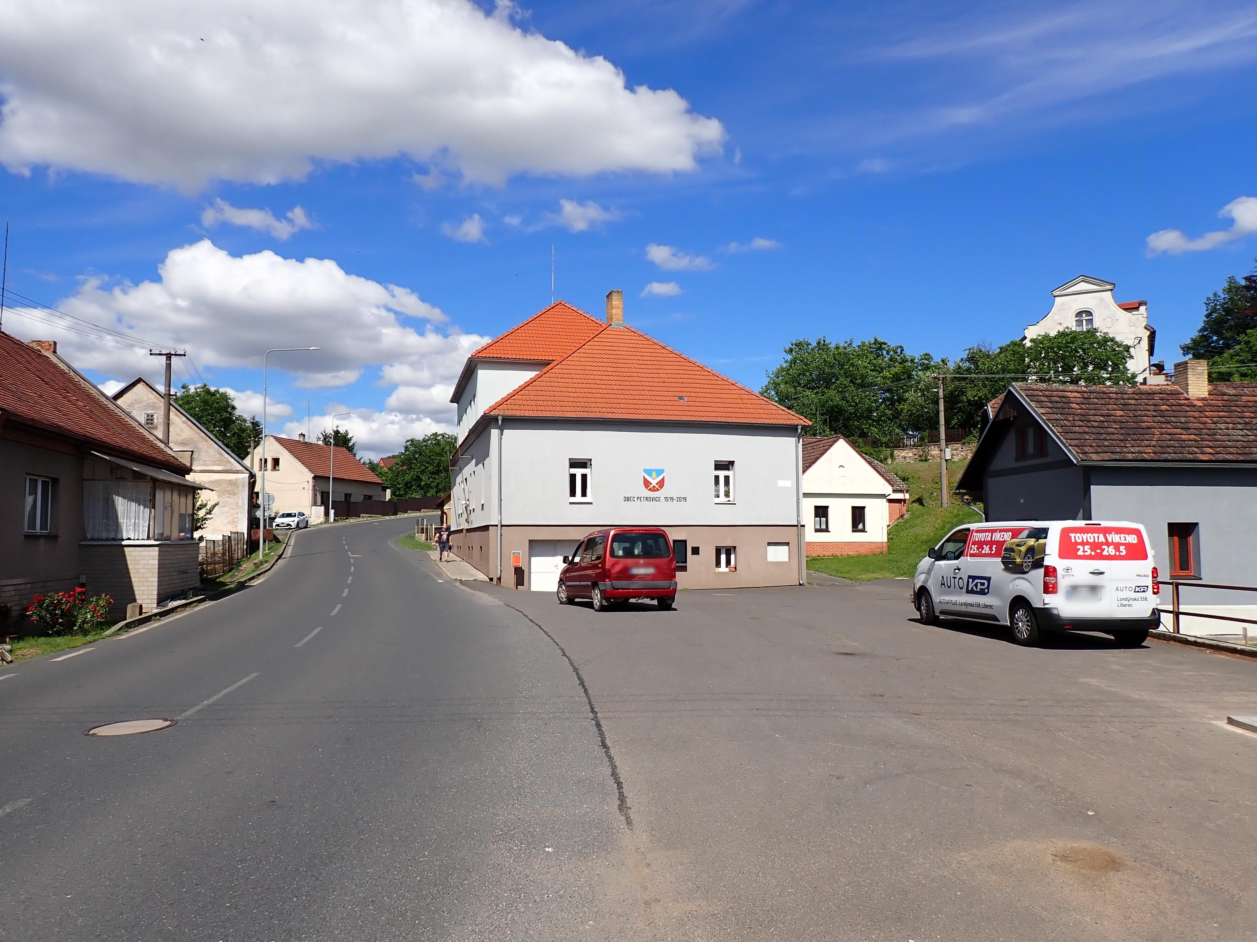 Petrovice - obecní úřad foto 6