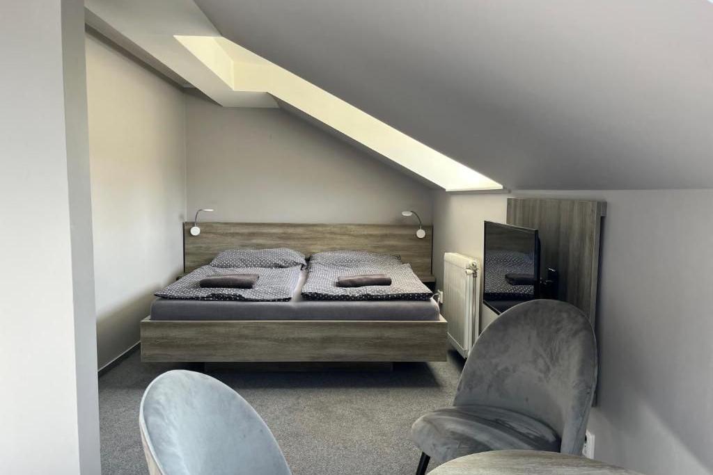 Ubytování ve 3lůžkovém pokoji, Hotel Almond