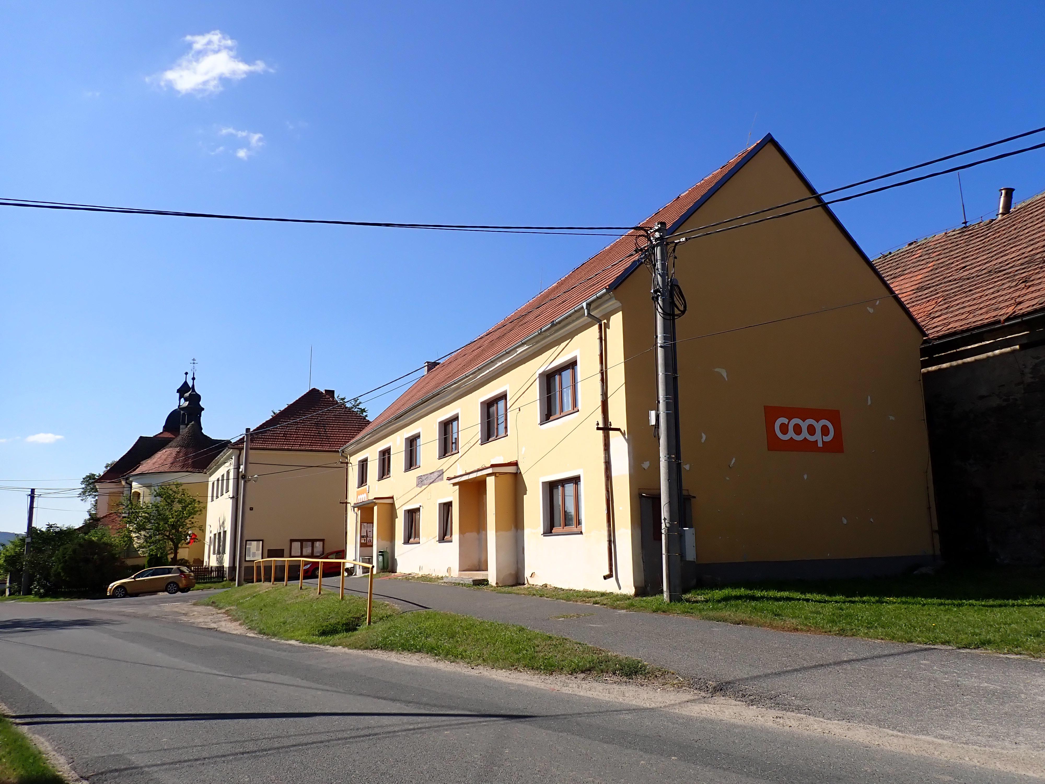 Krty - obecní úřad foto 3