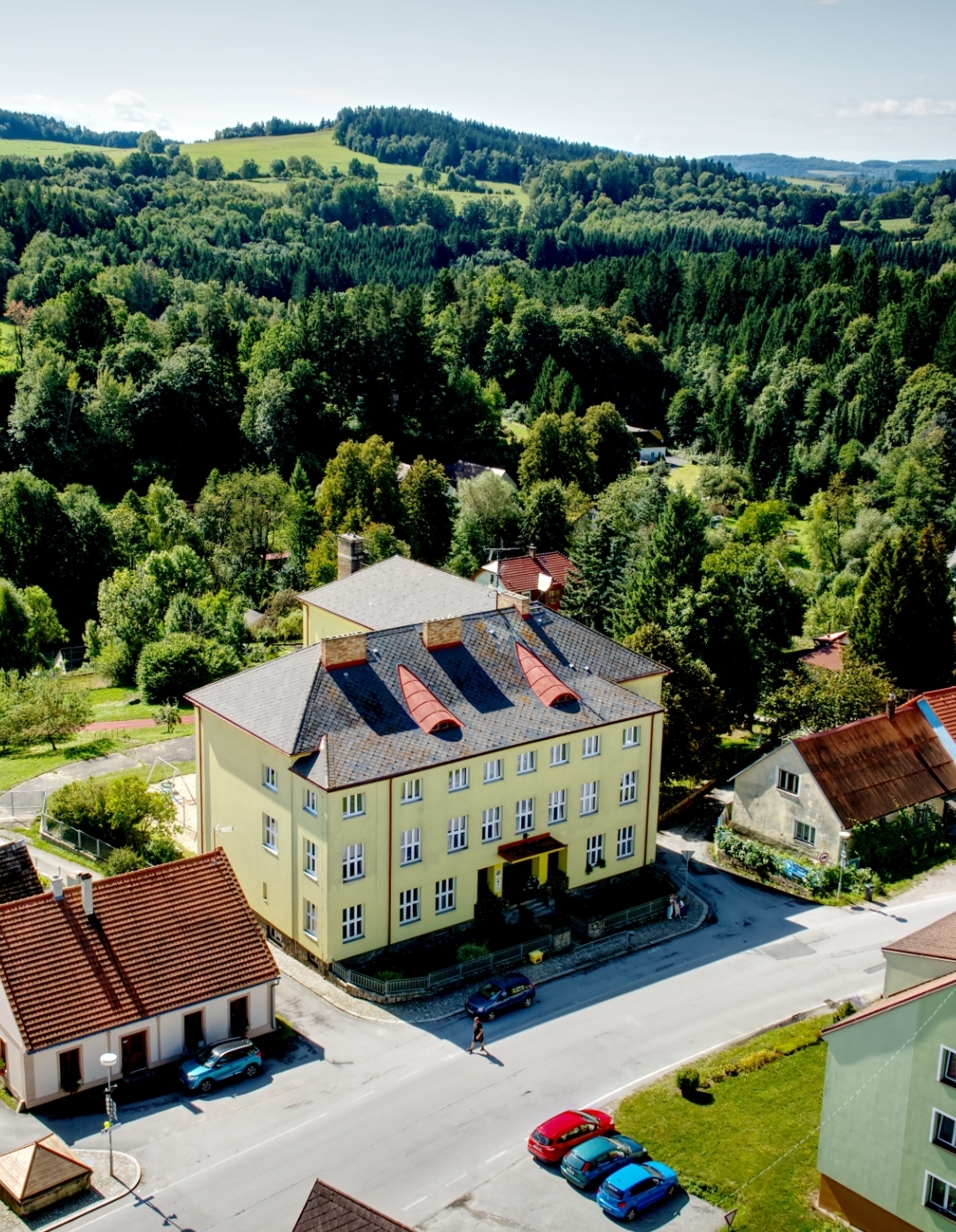 ZŠ a MŠ Benešov nad Černou foto 2