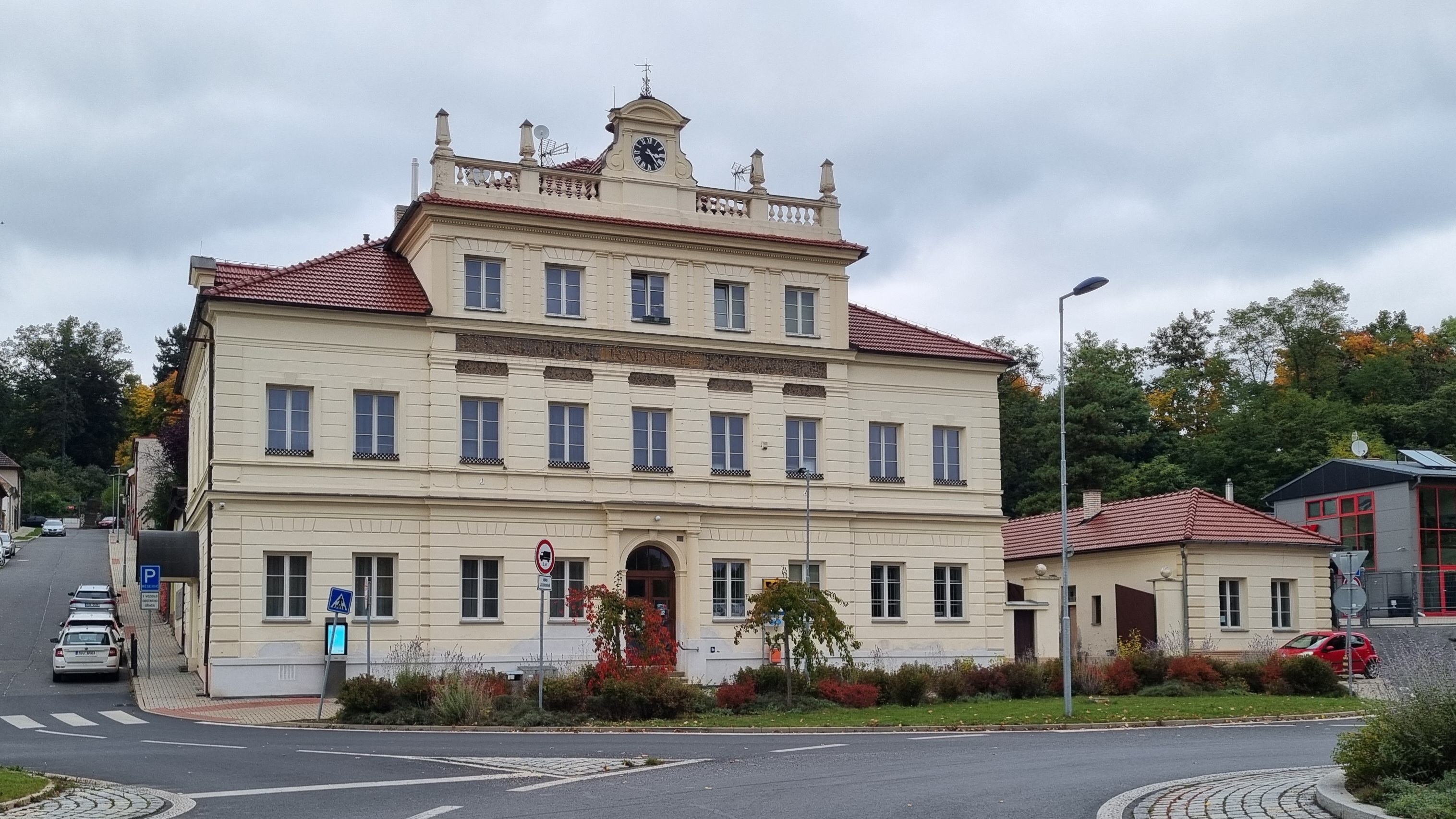 Libušín - městský úřad foto 3