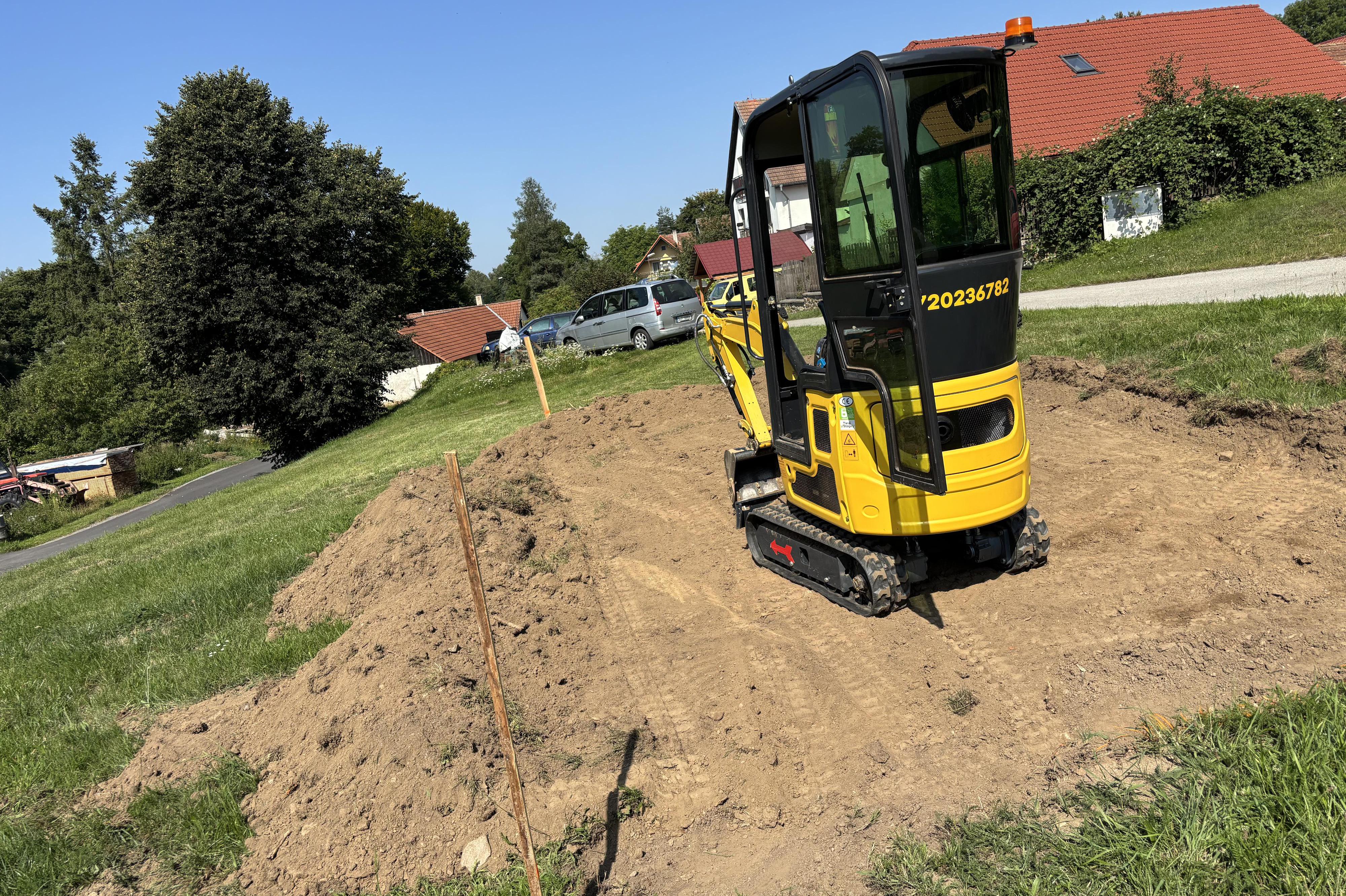 Robin Mihule zemní výkopové práce minibagrem