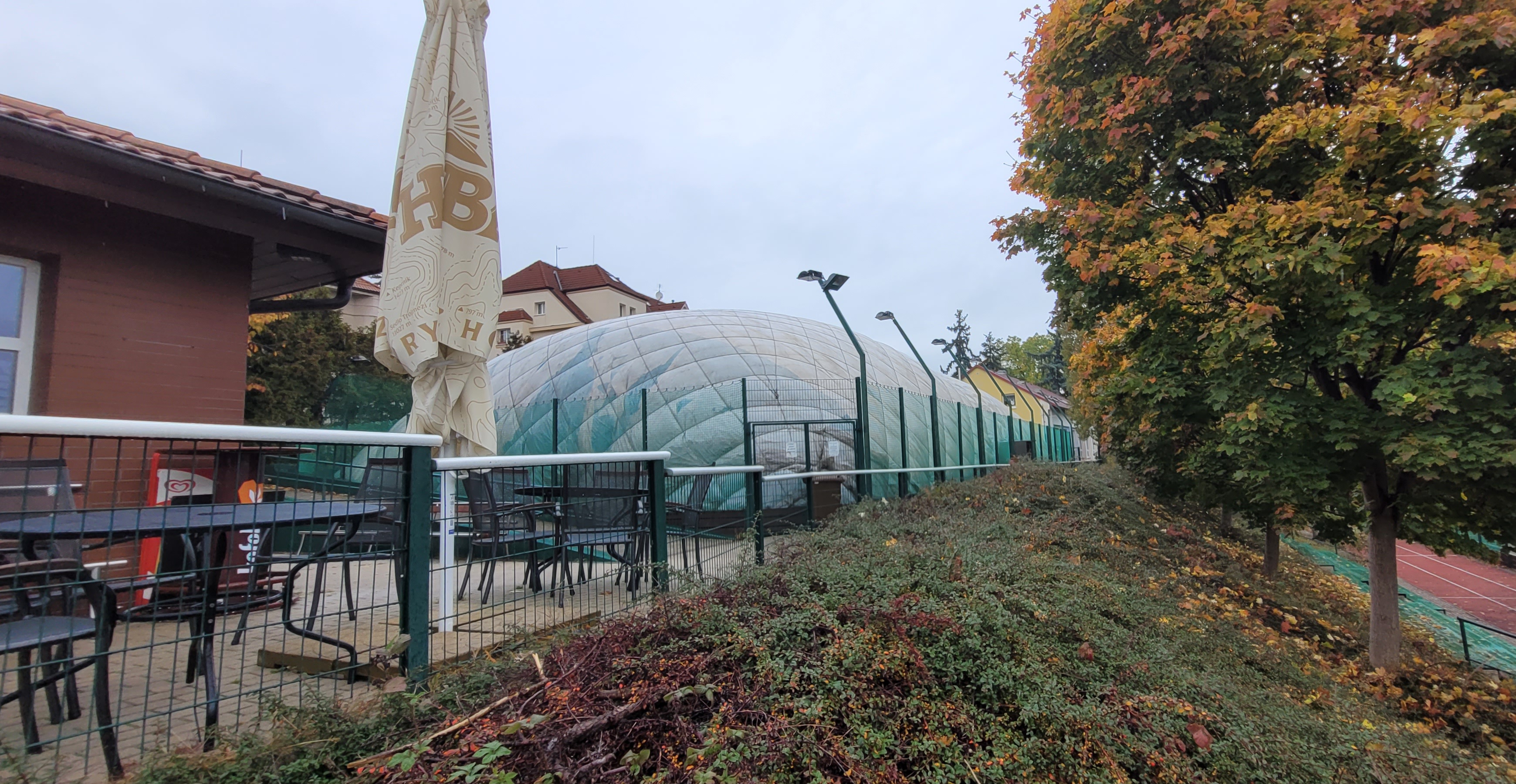 Tenisový kurt Hanspaulka foto 3