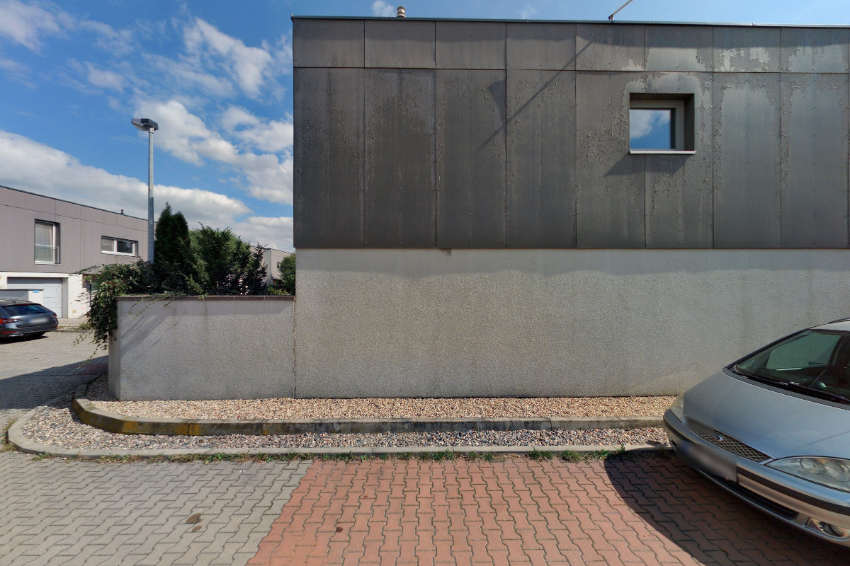 Samoobslužný krmelec u Žroutíka