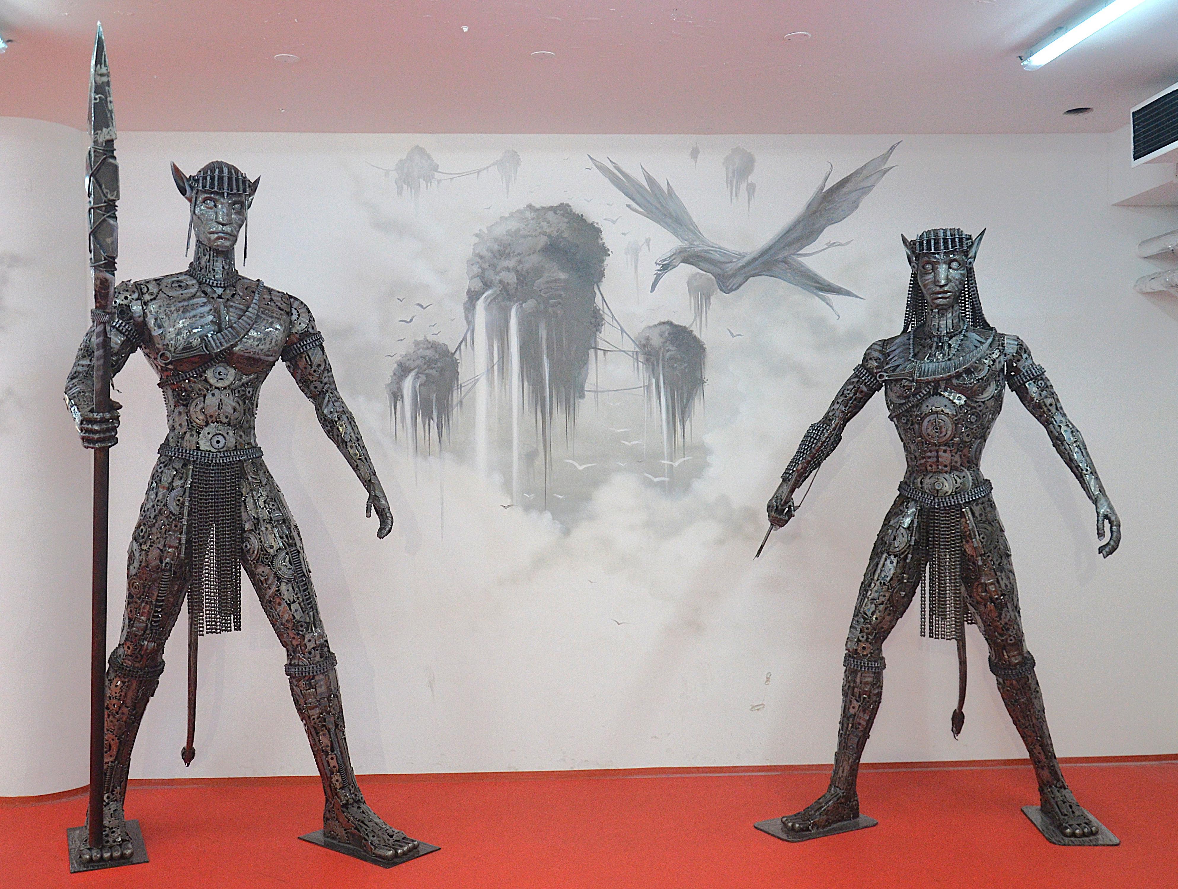 Galerie ocelových figurín foto 5