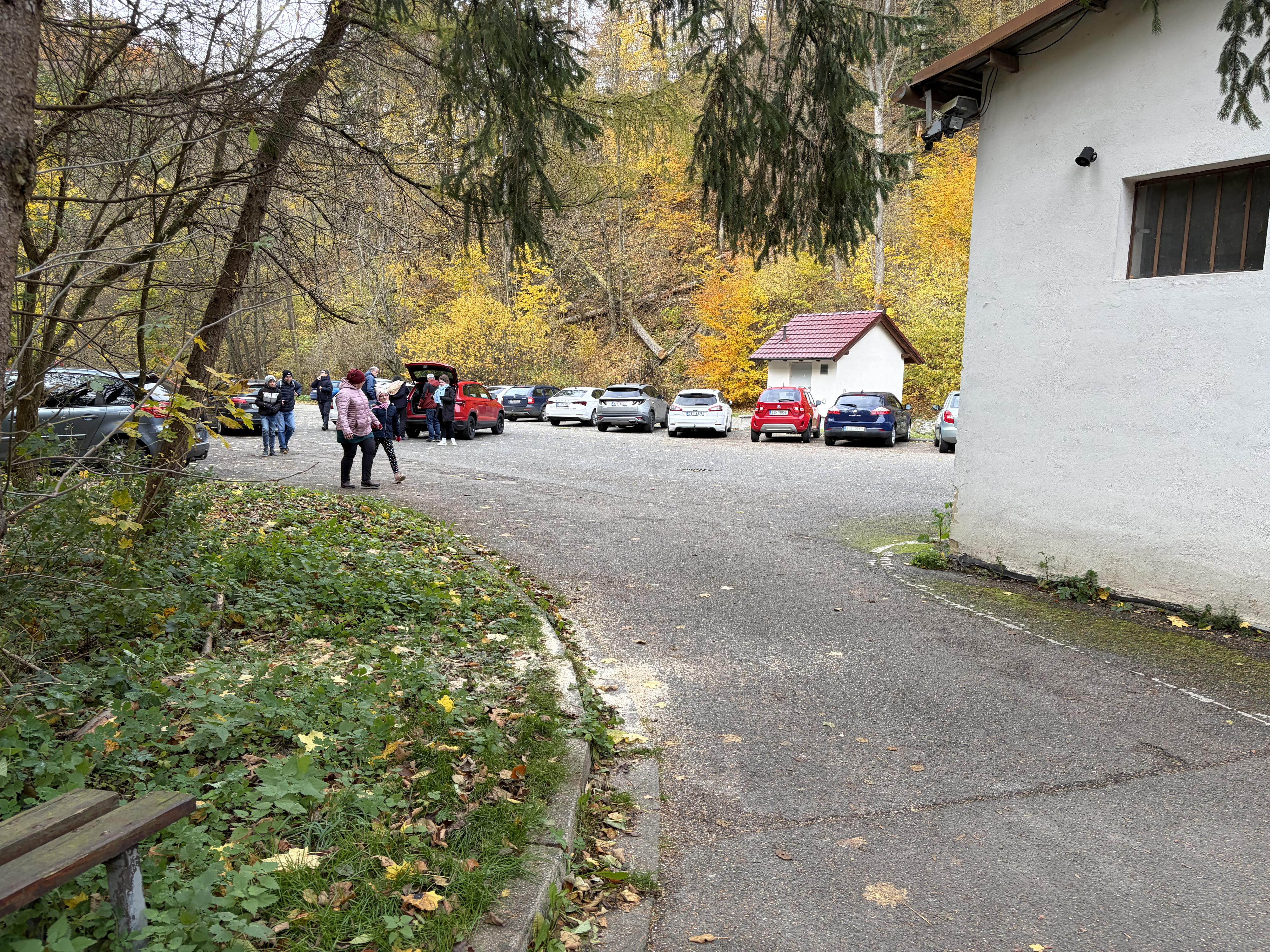 Parkoviště Skalní mlýn foto 2