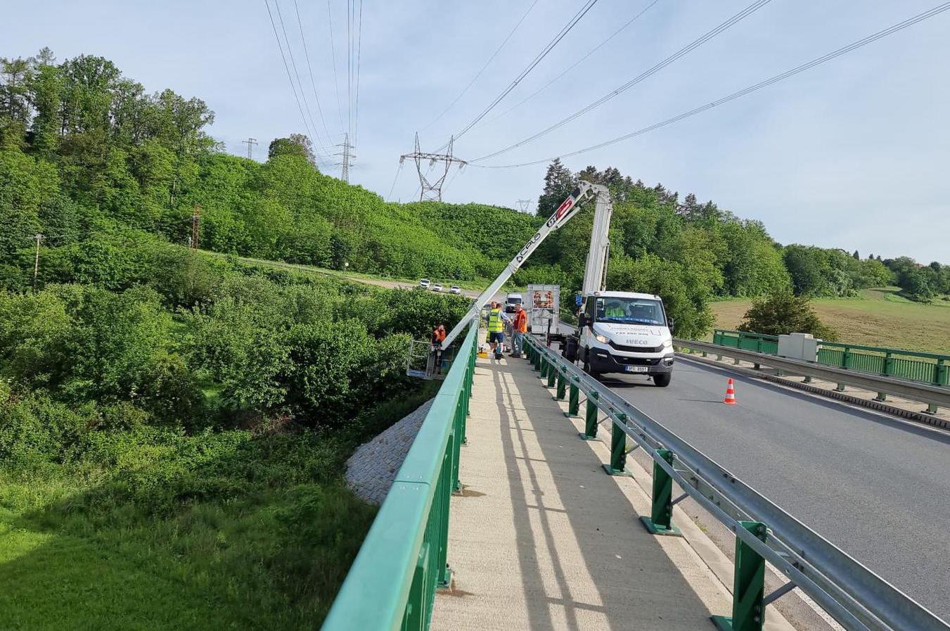 Pronájem plošin na automobilovém podvozku