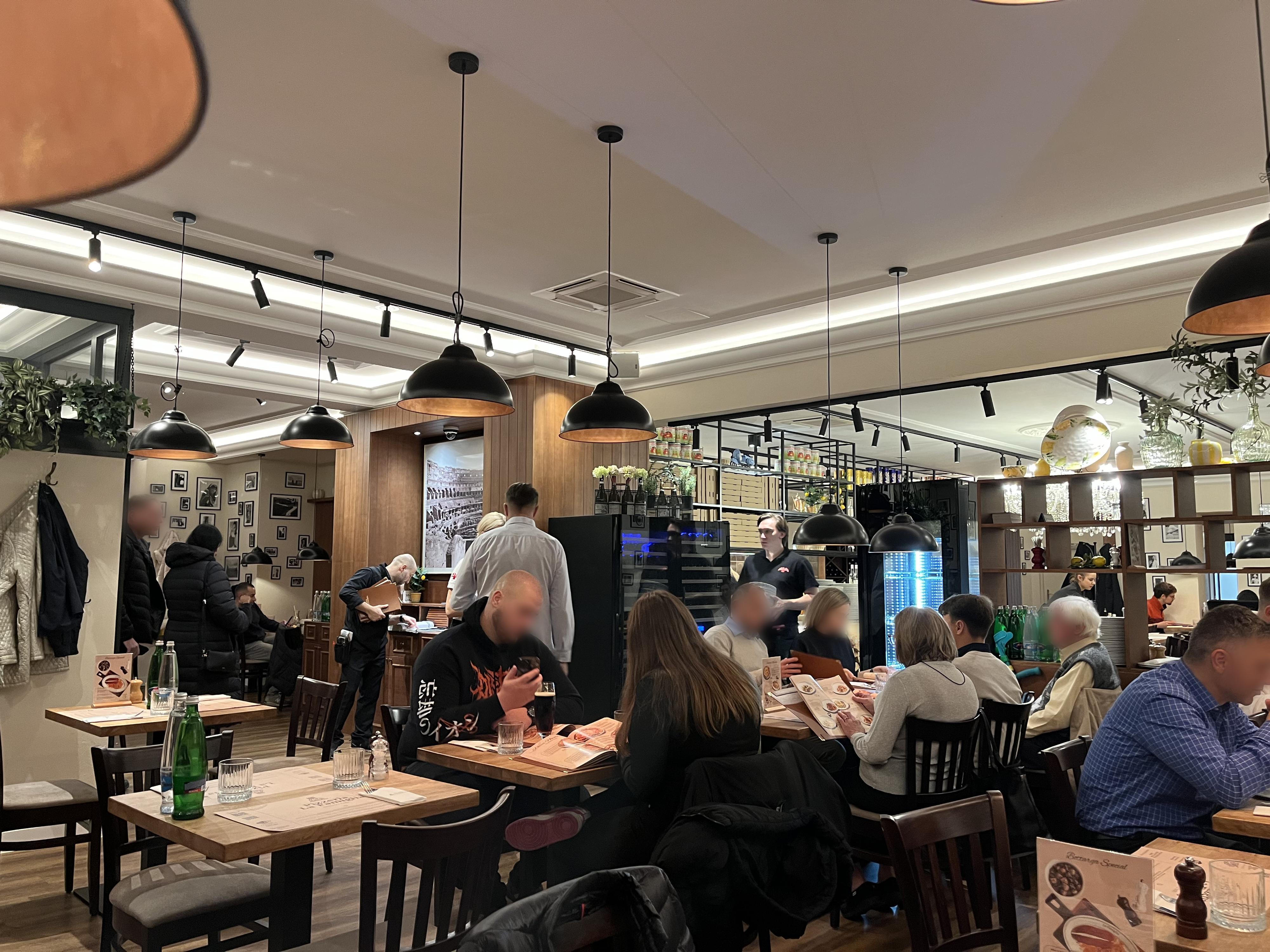 Pizzeria La Famiglia