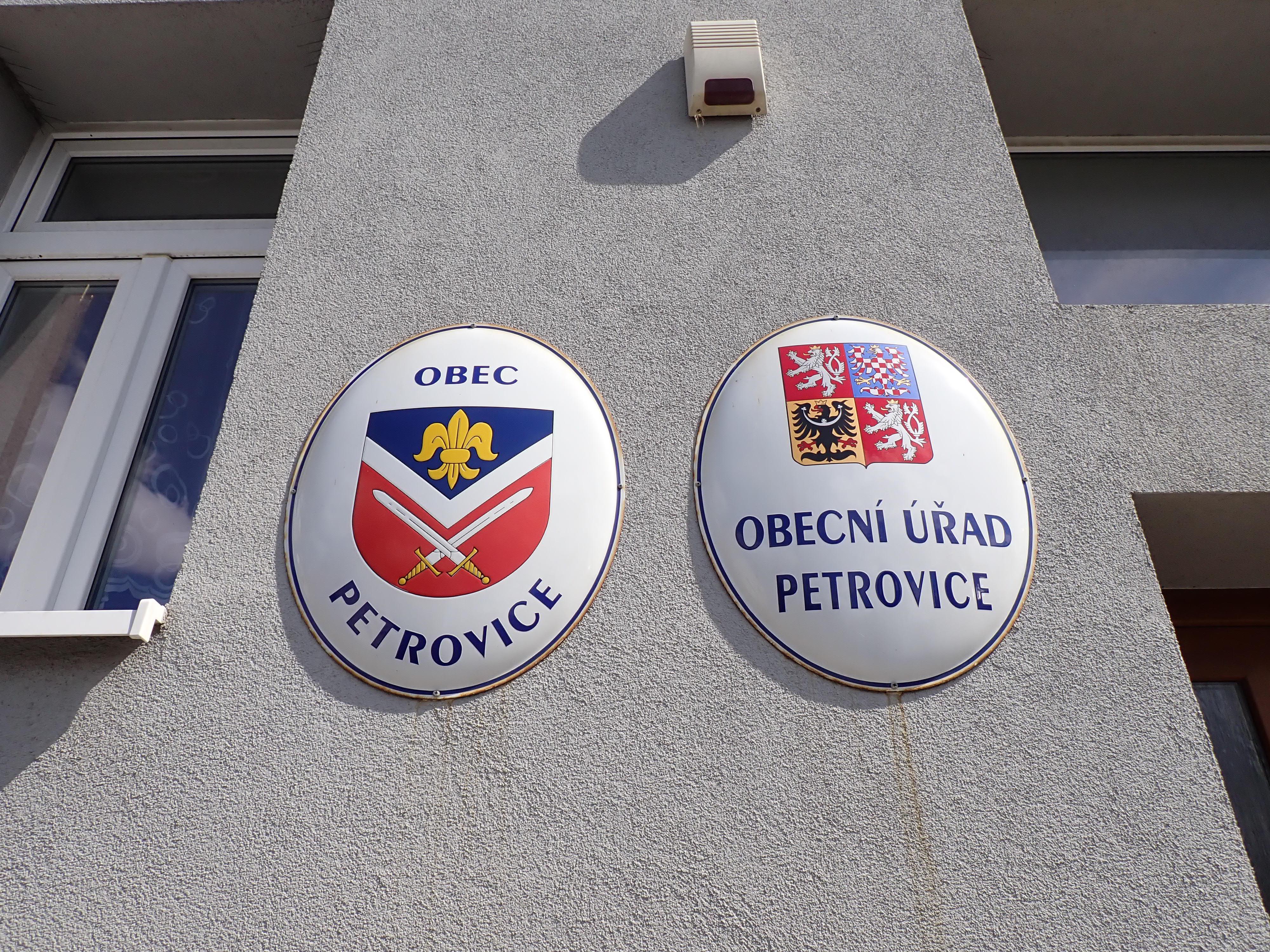 Petrovice - obecní úřad foto 3