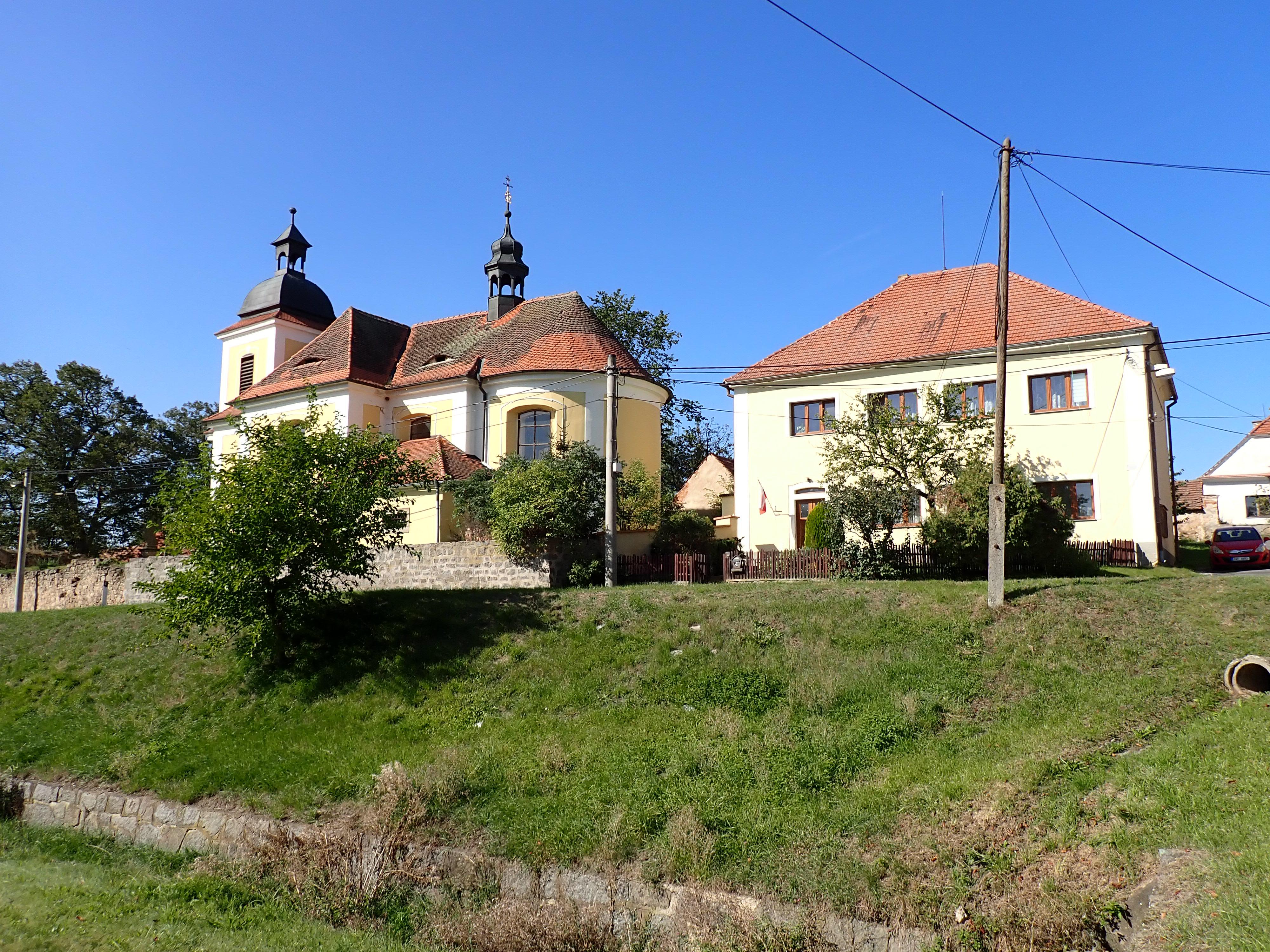 Krty - obecní úřad foto 2