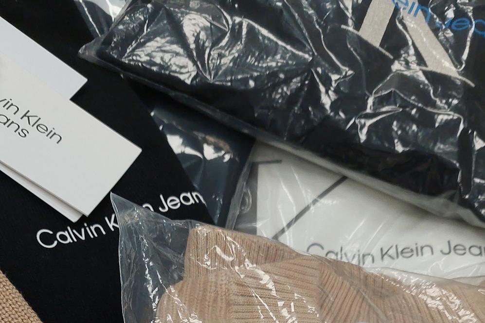 originální SVETRY a MIKINY Calvin Klein