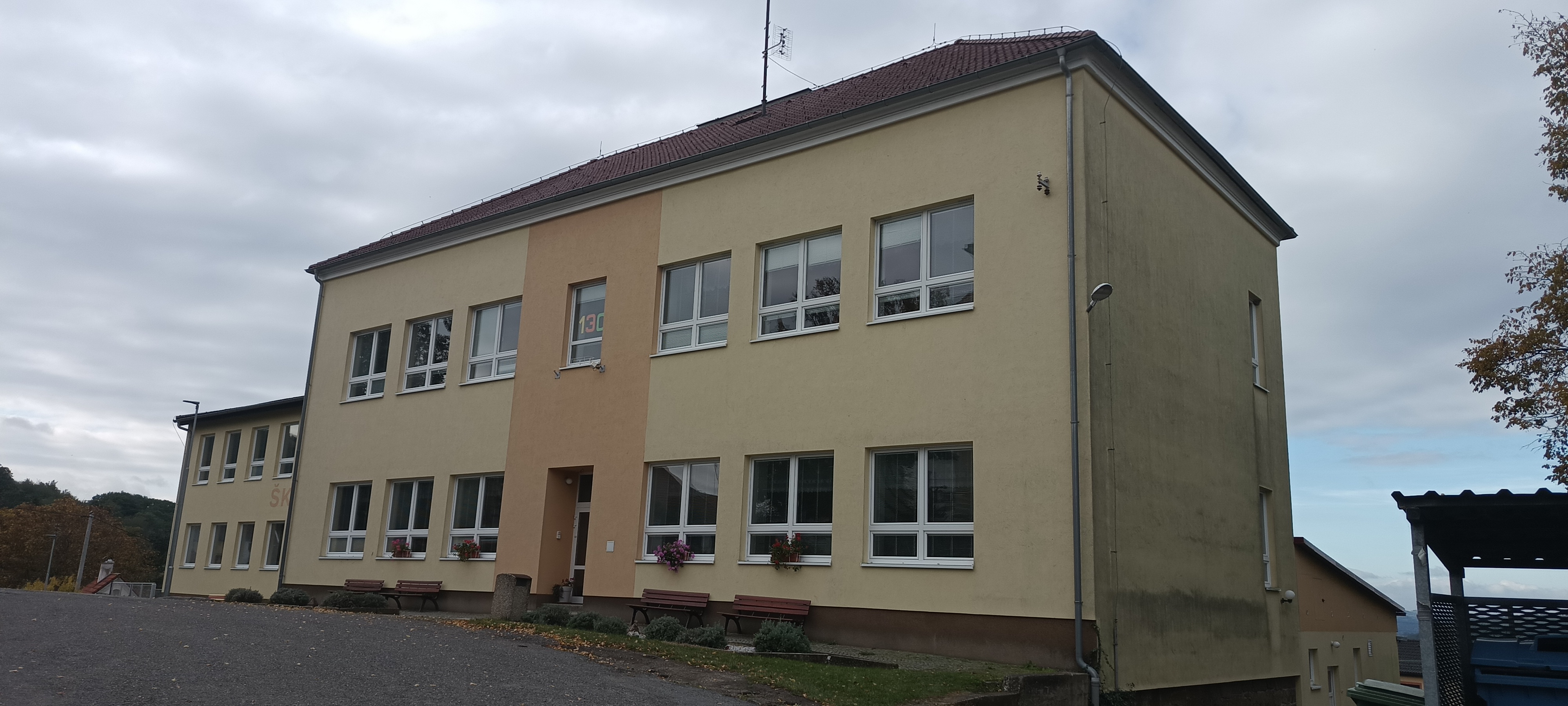 Základní škola a Mateřská škola Krásná Hora n. Vlt. foto 2