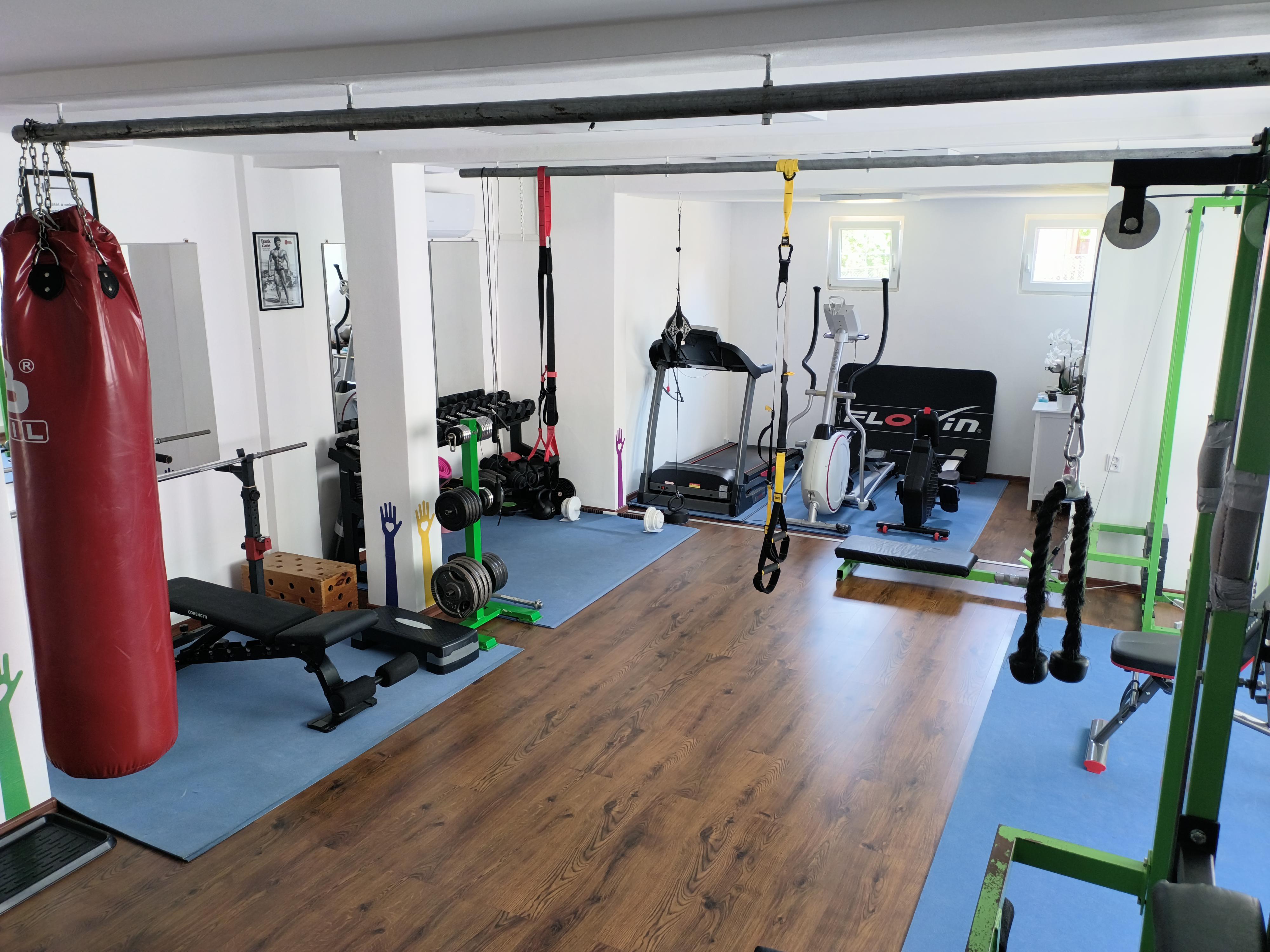 Vstup do soukromého fitka/posilovny