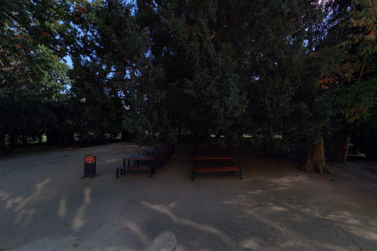 Občerstvení u minaretu