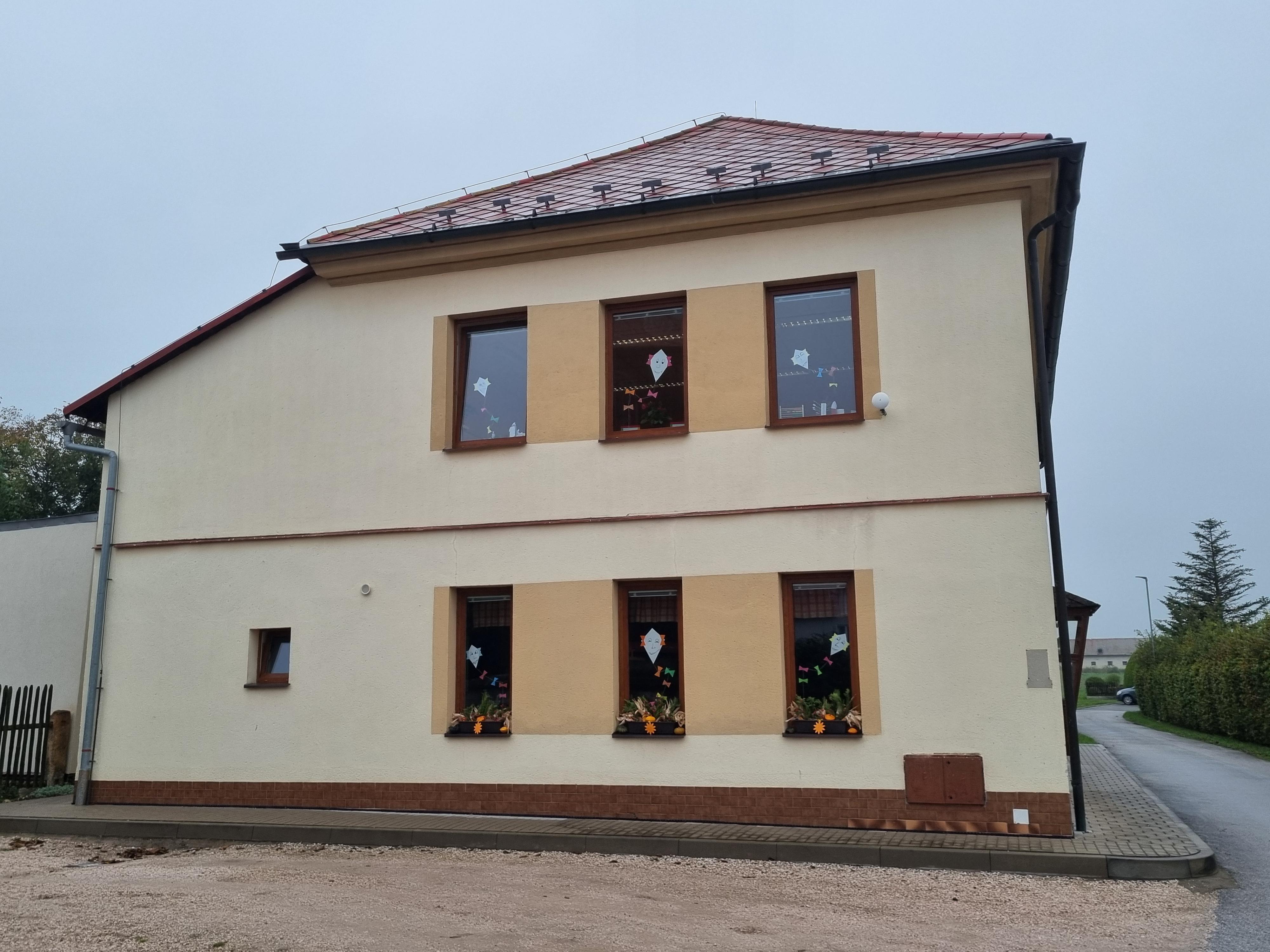 Základní škola, Slatiny, okres Jičín foto 4